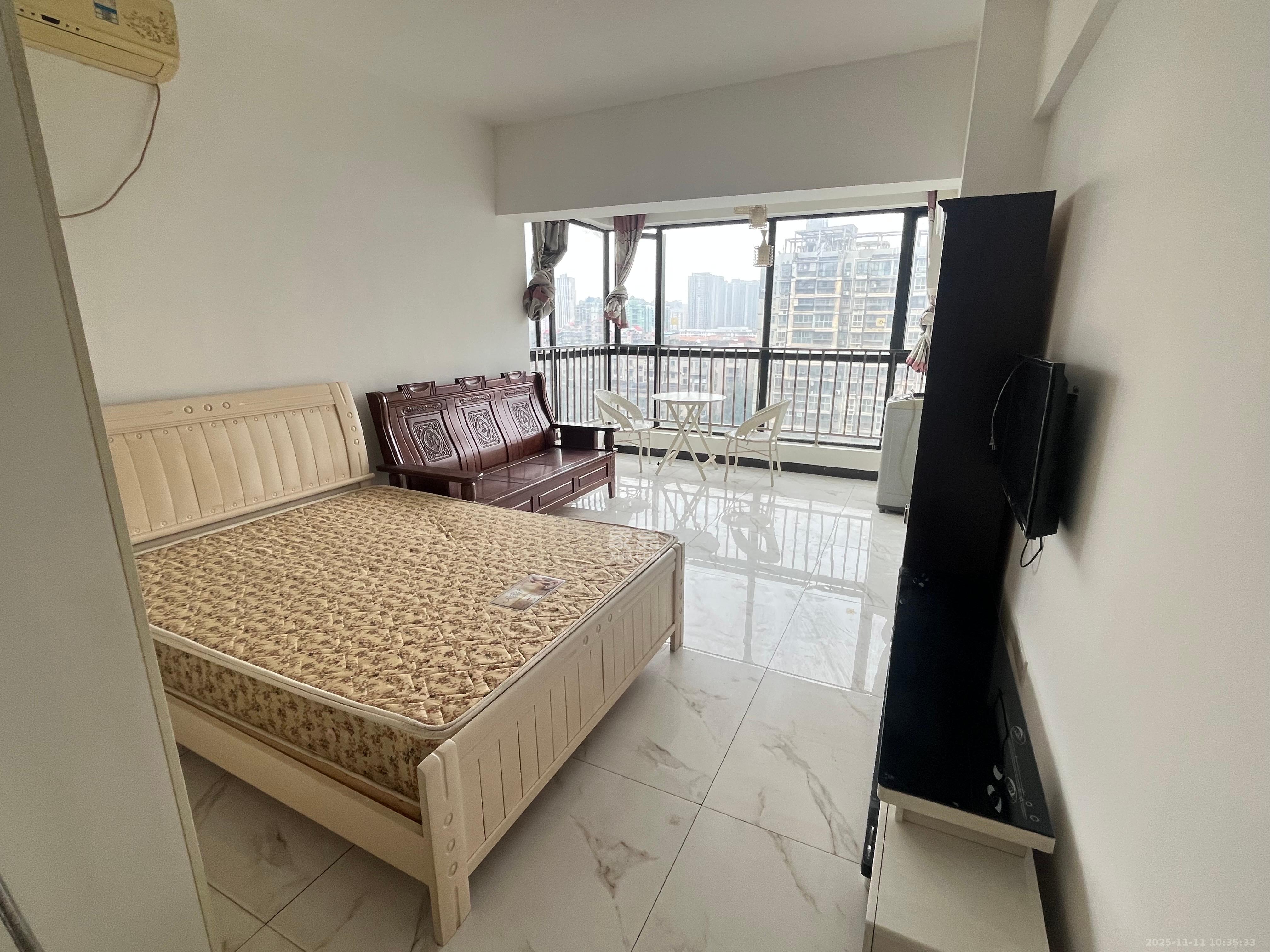 锦泰东环国际  1室1厅1卫    1600.0元/月