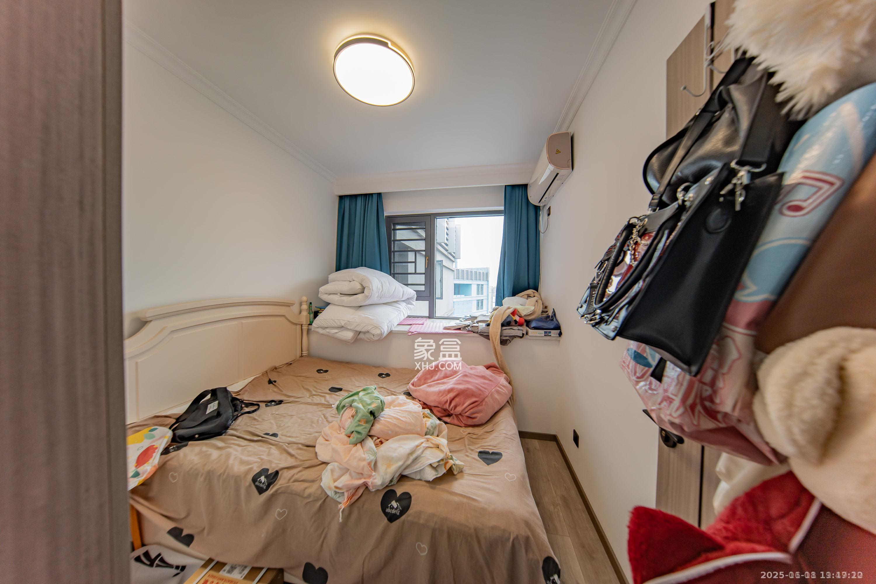 枫华府第  3室2厅1卫    2300.0元/月室内图