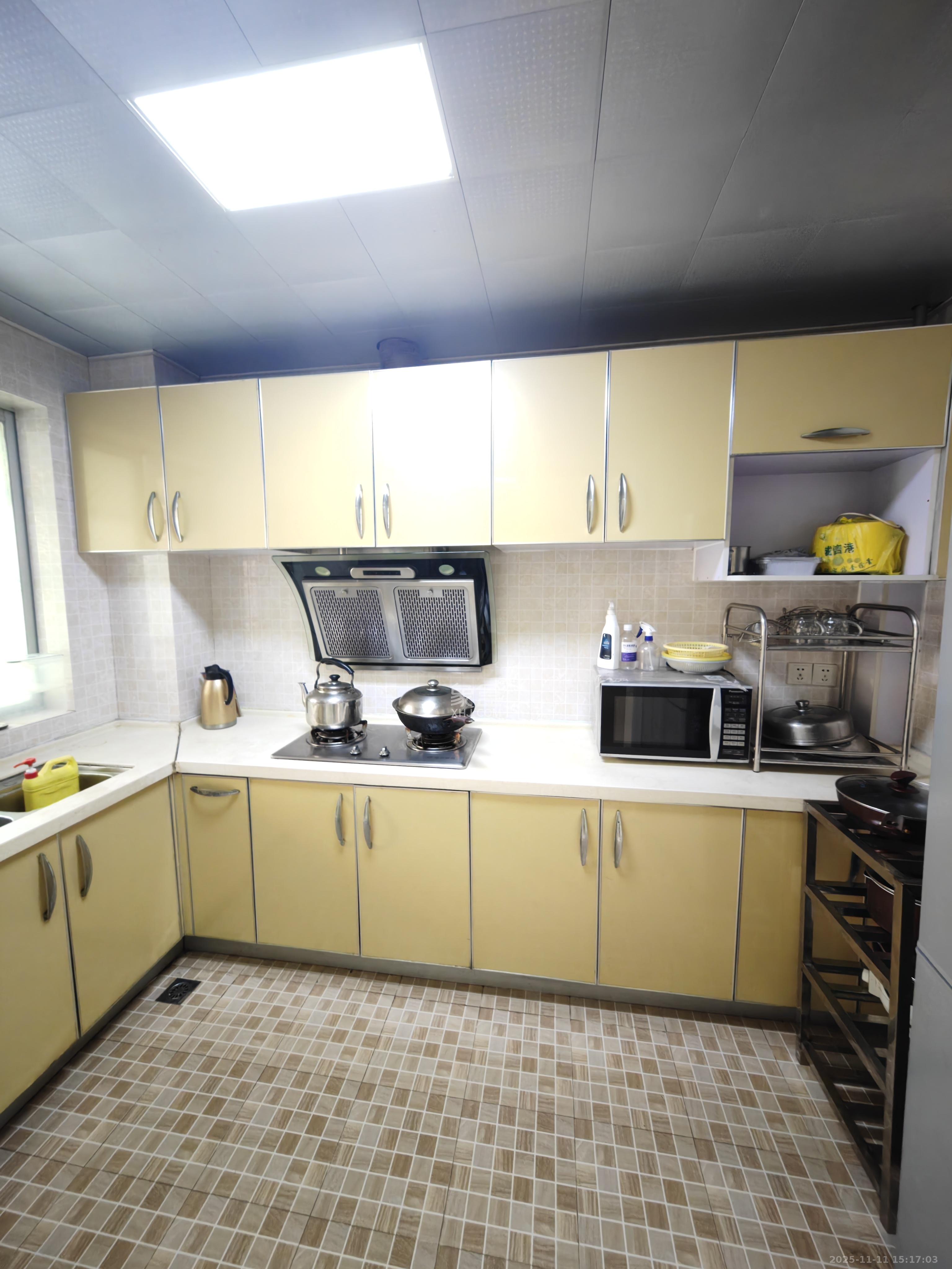 四季星城 3室2厅2卫 1900.0元/月 四季星城 3室2厅2卫 1900.0元/月室内图