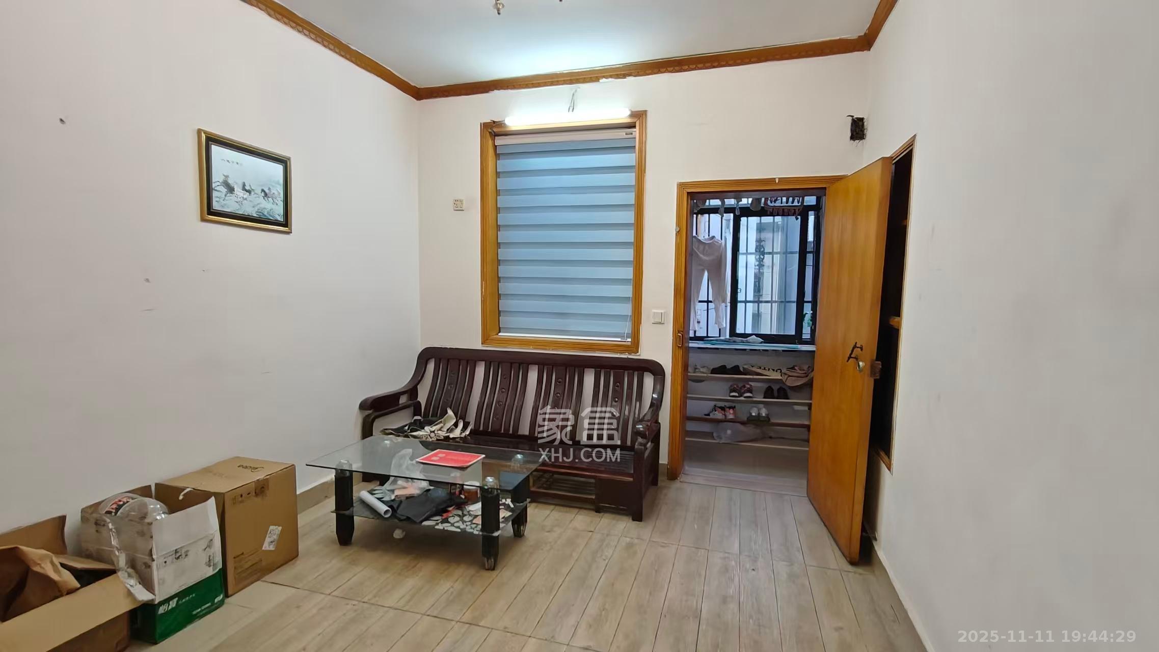 登隆街散盘  2室1厅1卫    1800.0元/月室内图