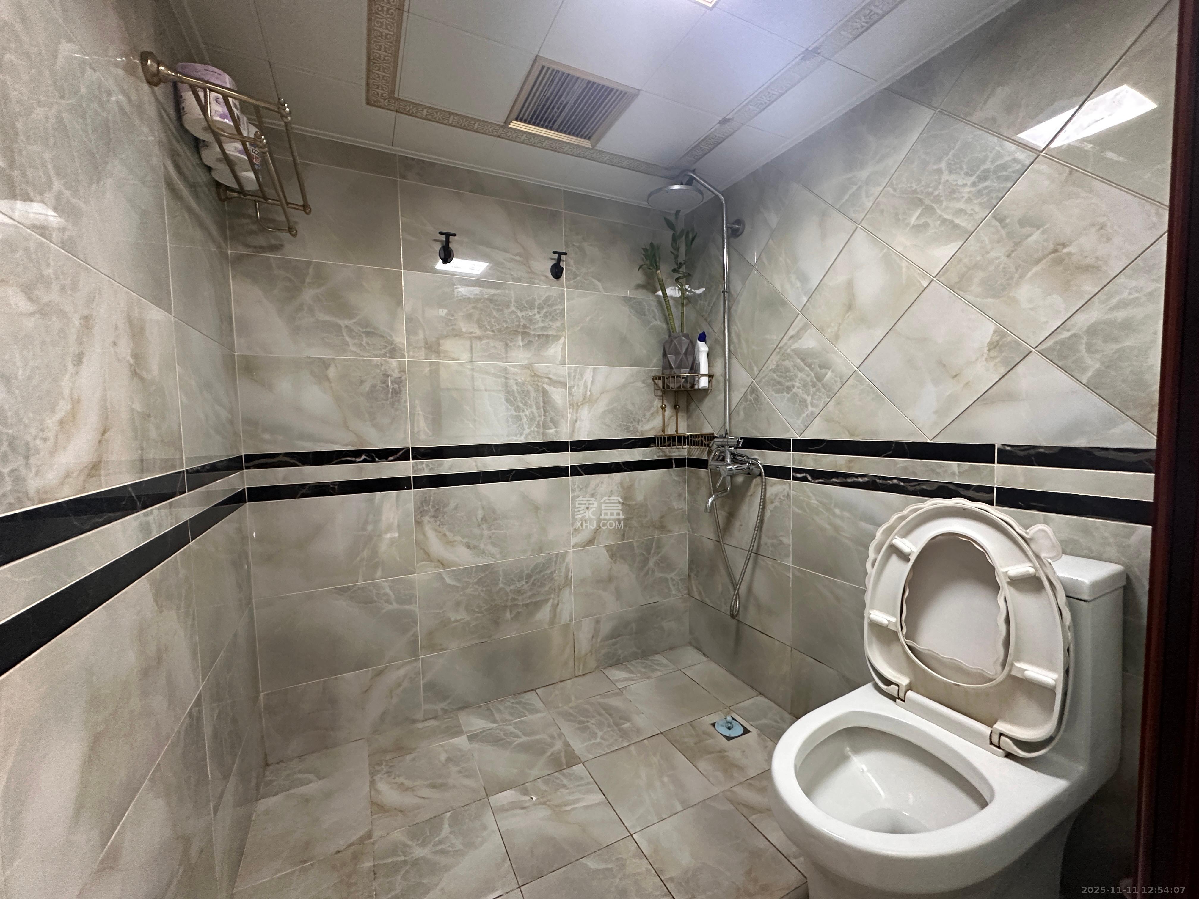 君临天厦  4室2厅2卫    8000.0元/月室内图