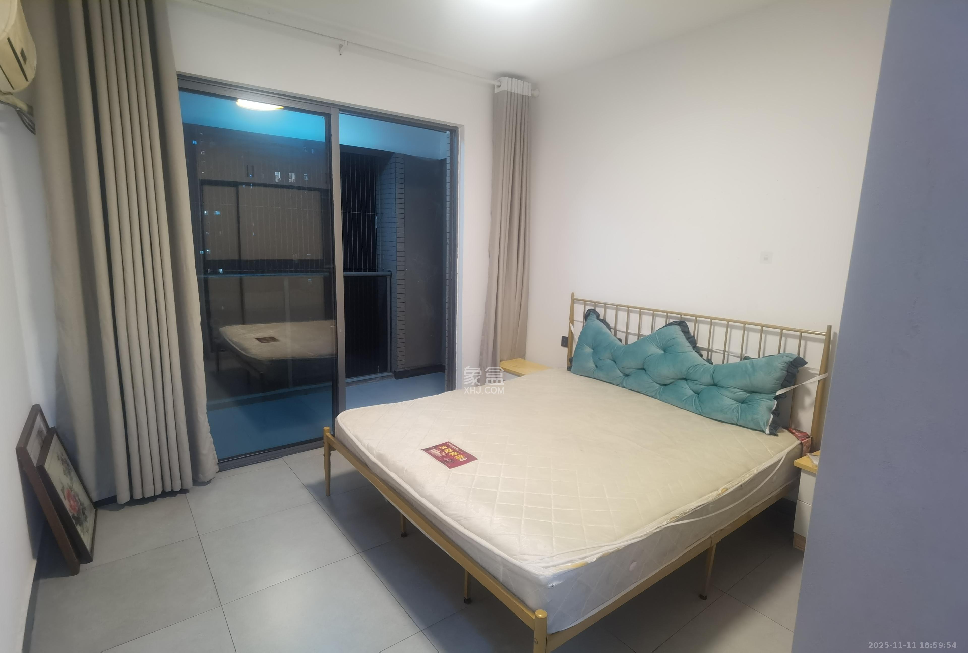 八方小区C区  3室2厅2卫    3500.0元/月室内图