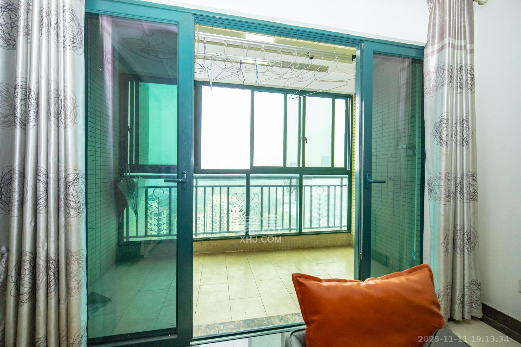 恒大雅苑 3室2厅1卫 76.8万 恒大雅苑 3室2厅1卫 76.8万阳台