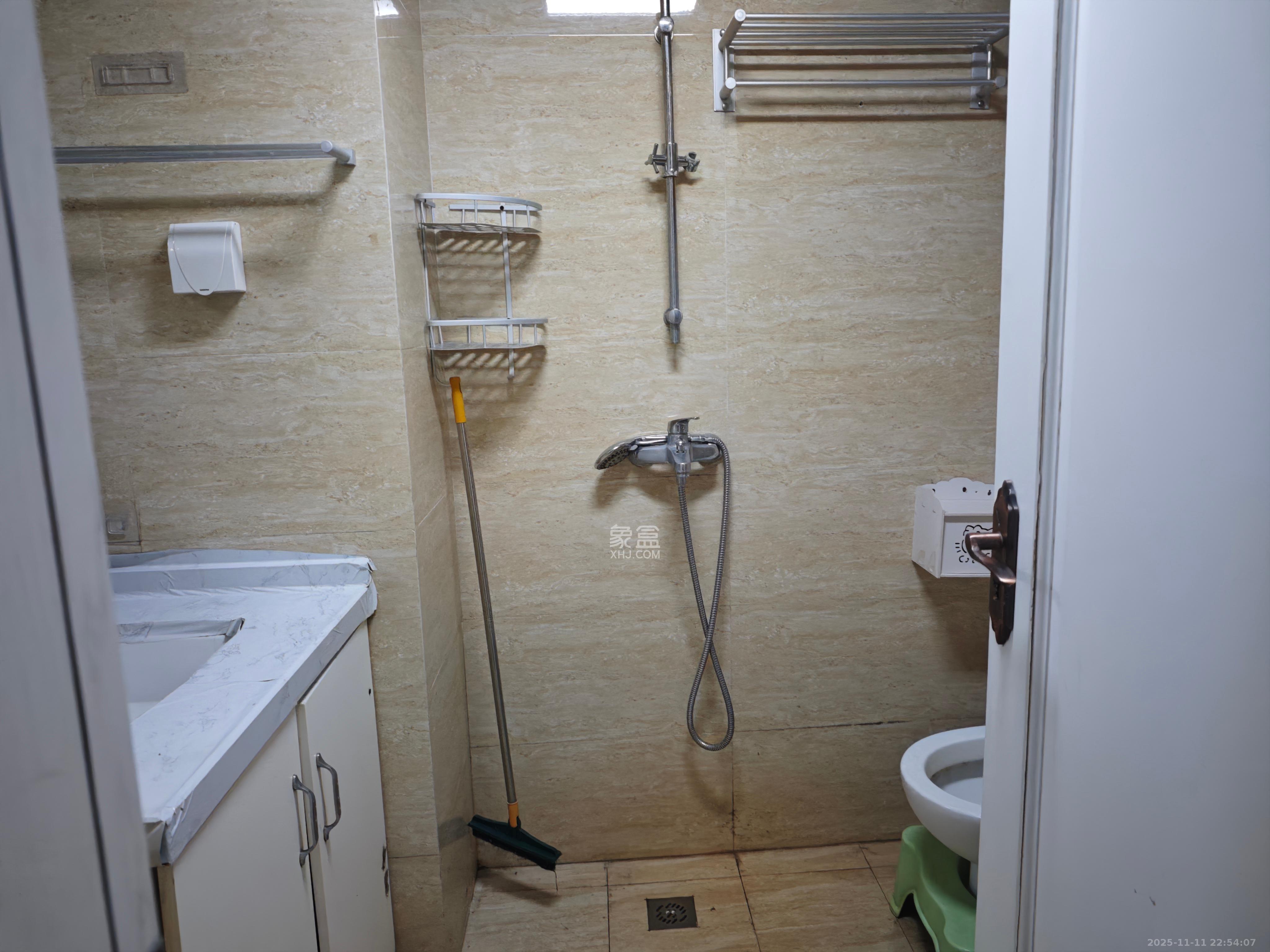 五江天街北区  1室1厅1卫    1300.0元/月室内图