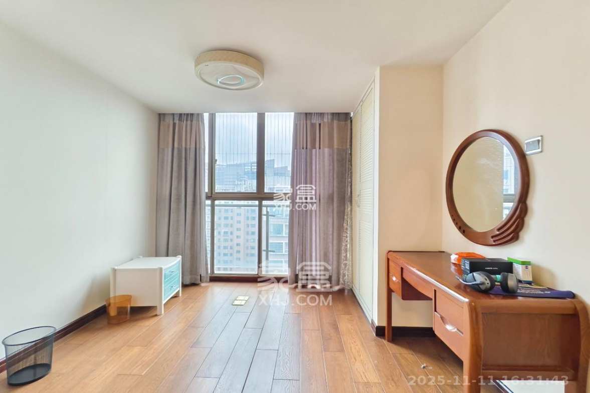 西岸润泽府 4室2厅2卫 4500.0元/月 西岸润泽府 4室2厅2卫 4500.0元/月室内图