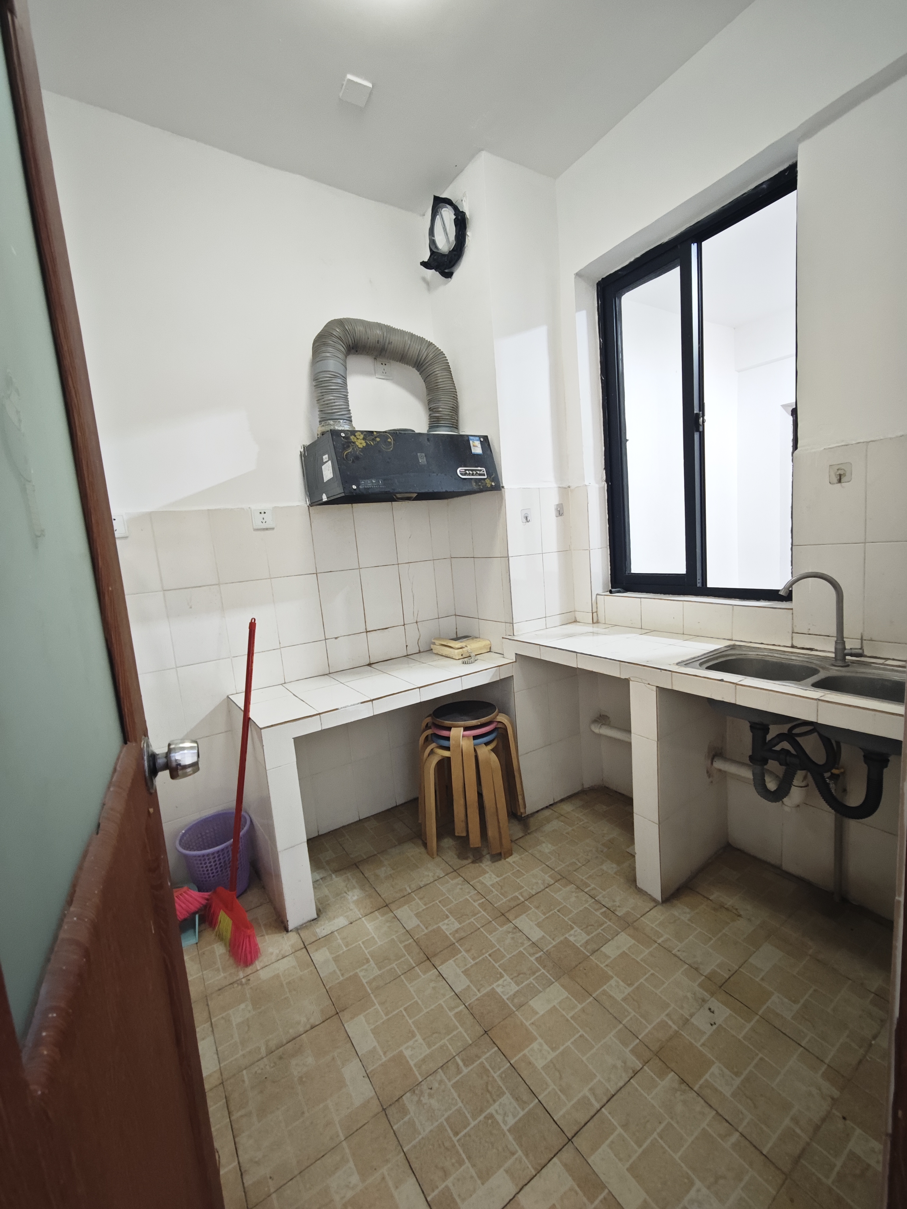 玉沙广场(京华城) 2室2厅1卫 2100.0元/月 玉沙广场(京华城) 2室2厅1卫 2100.0元/月室内图