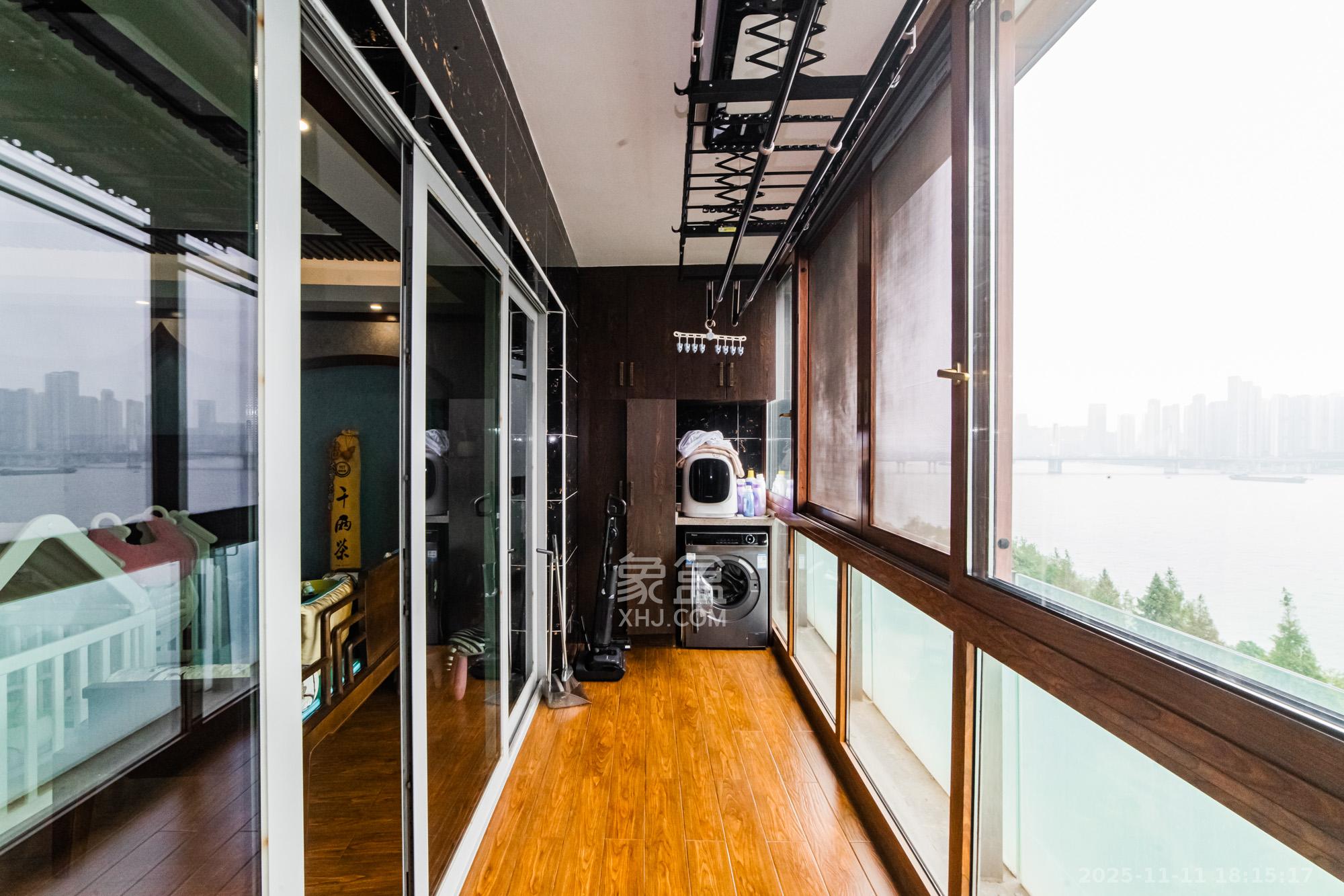 北辰定江洋 3室2厅2卫 550.0万 北辰定江洋 3室2厅2卫 550.0万阳台