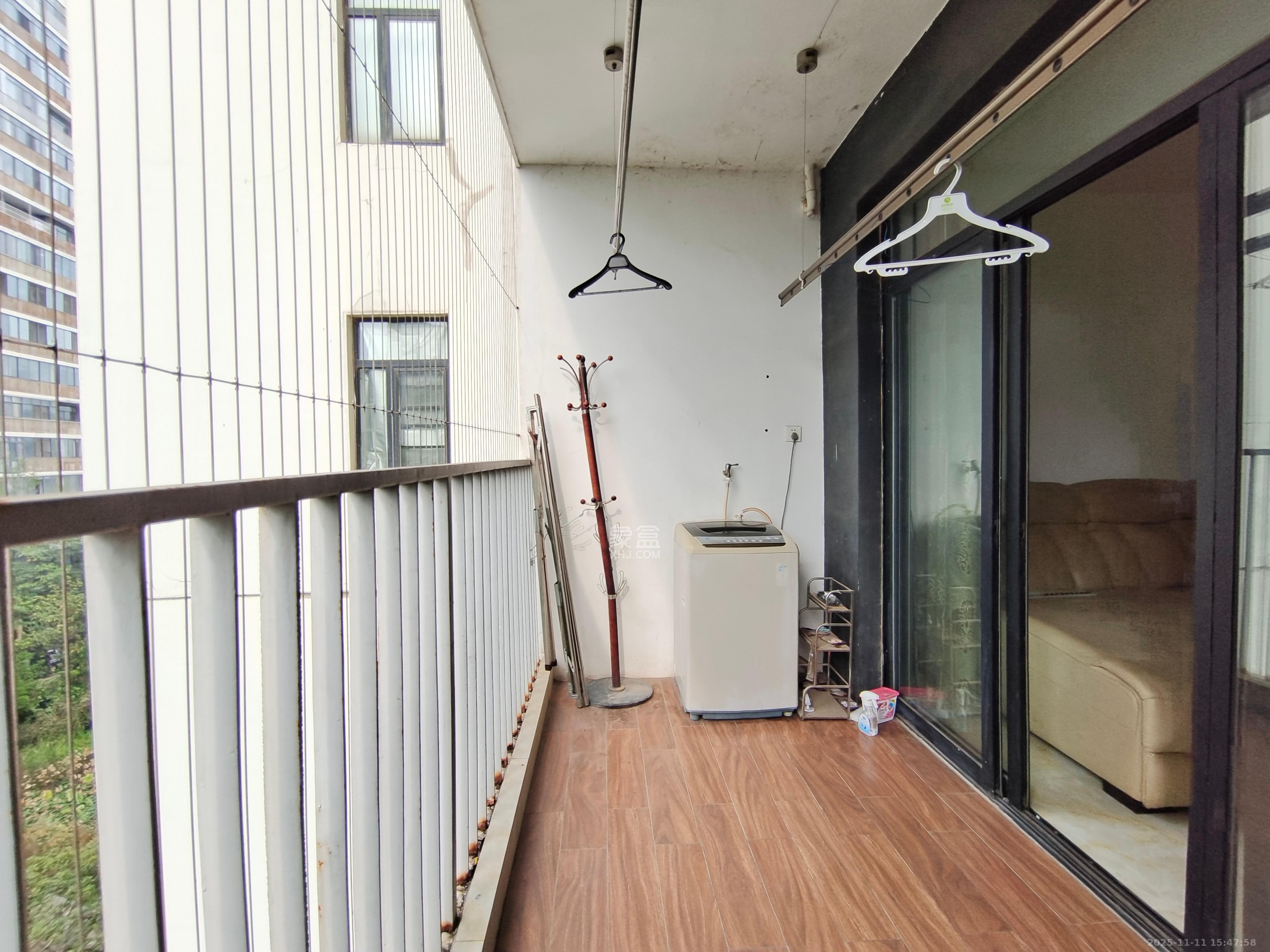 阳光100三期  2室2厅1卫    2500.0元/月室内图