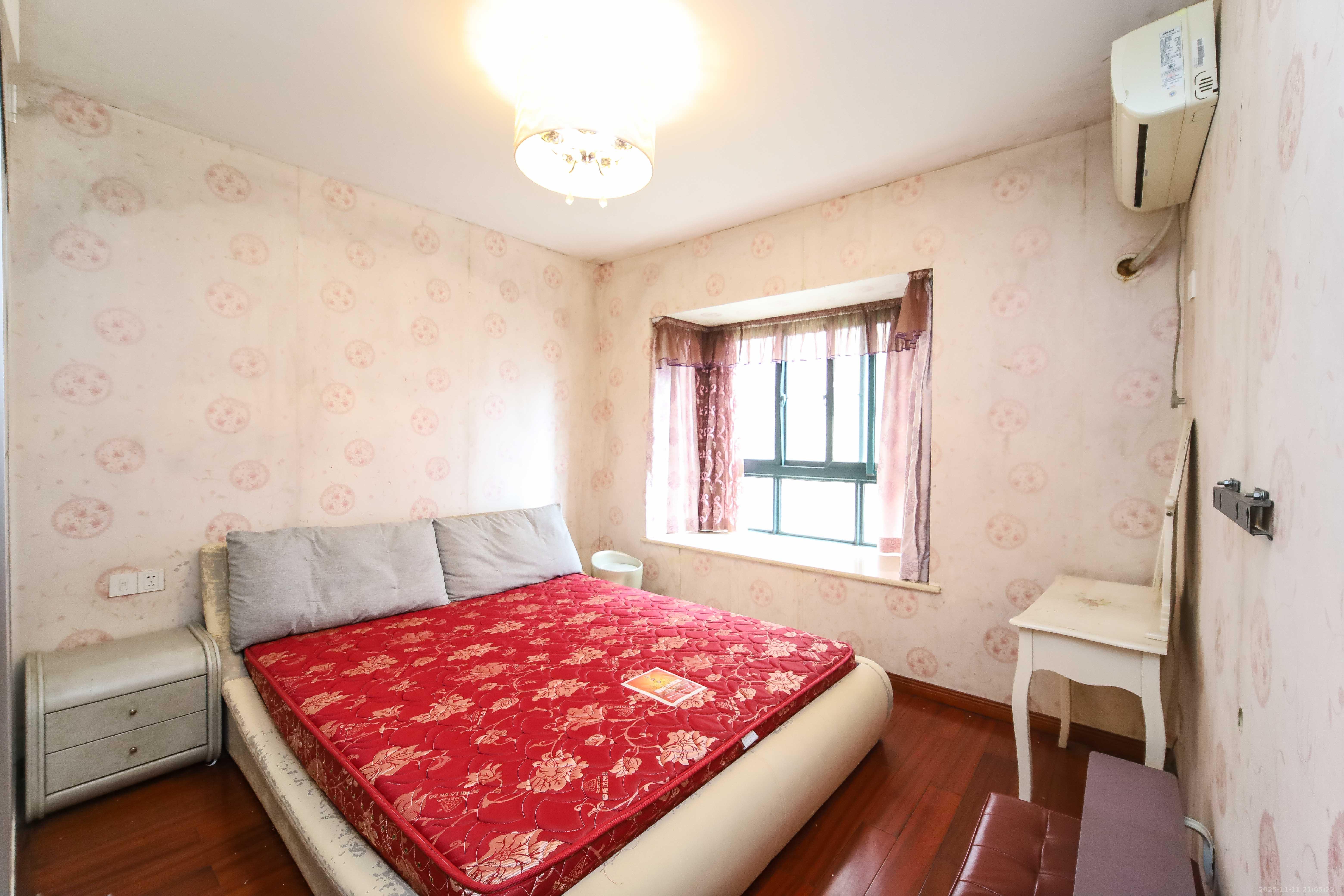 东玺门  3室2厅1卫    98.0万卧室