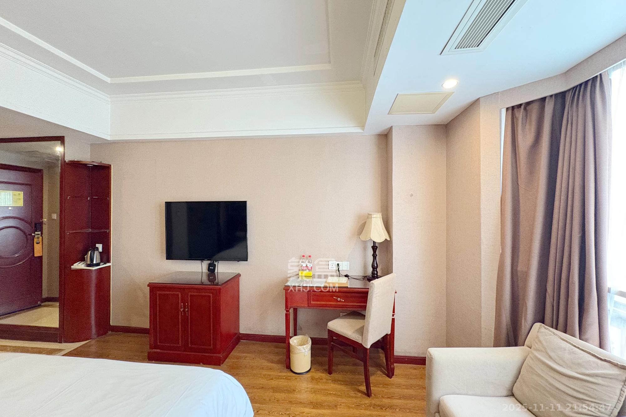 和府  1室1厅1卫    30.0万客厅