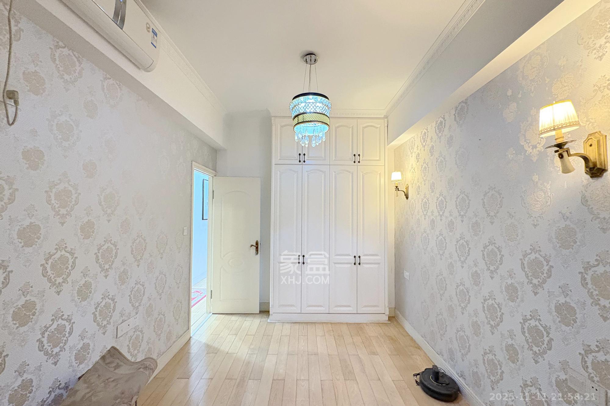 京电花园 5室2厅2卫 240.0万 京电花园 5室2厅2卫 240.0万其他