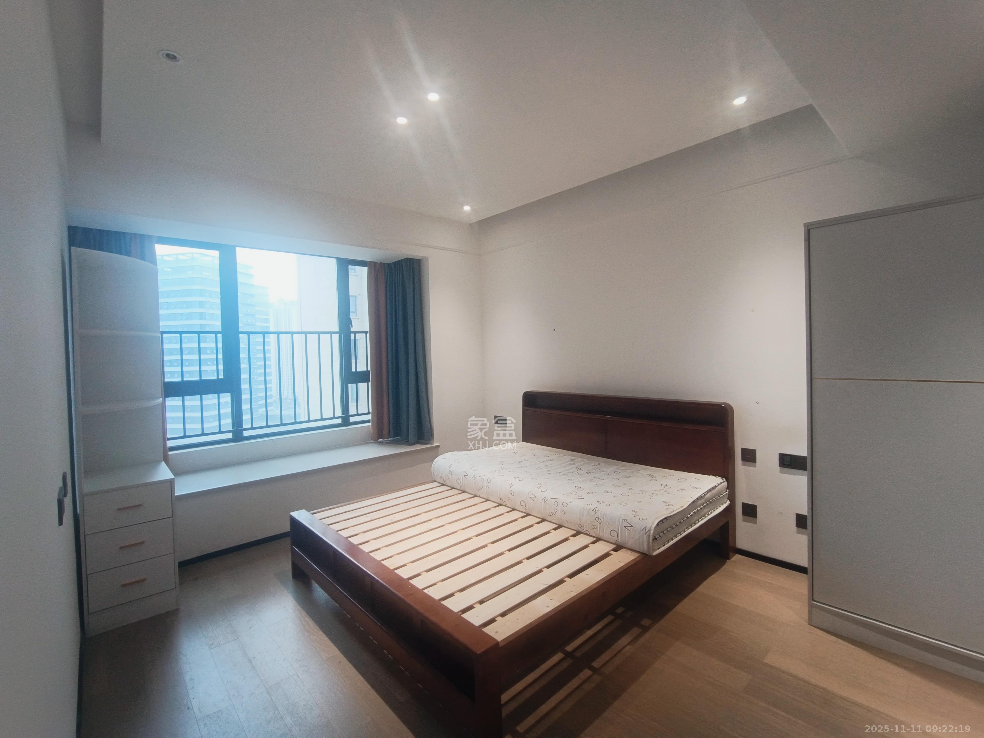 万科滨河道  4室2厅2卫    3000.0元/月室内图