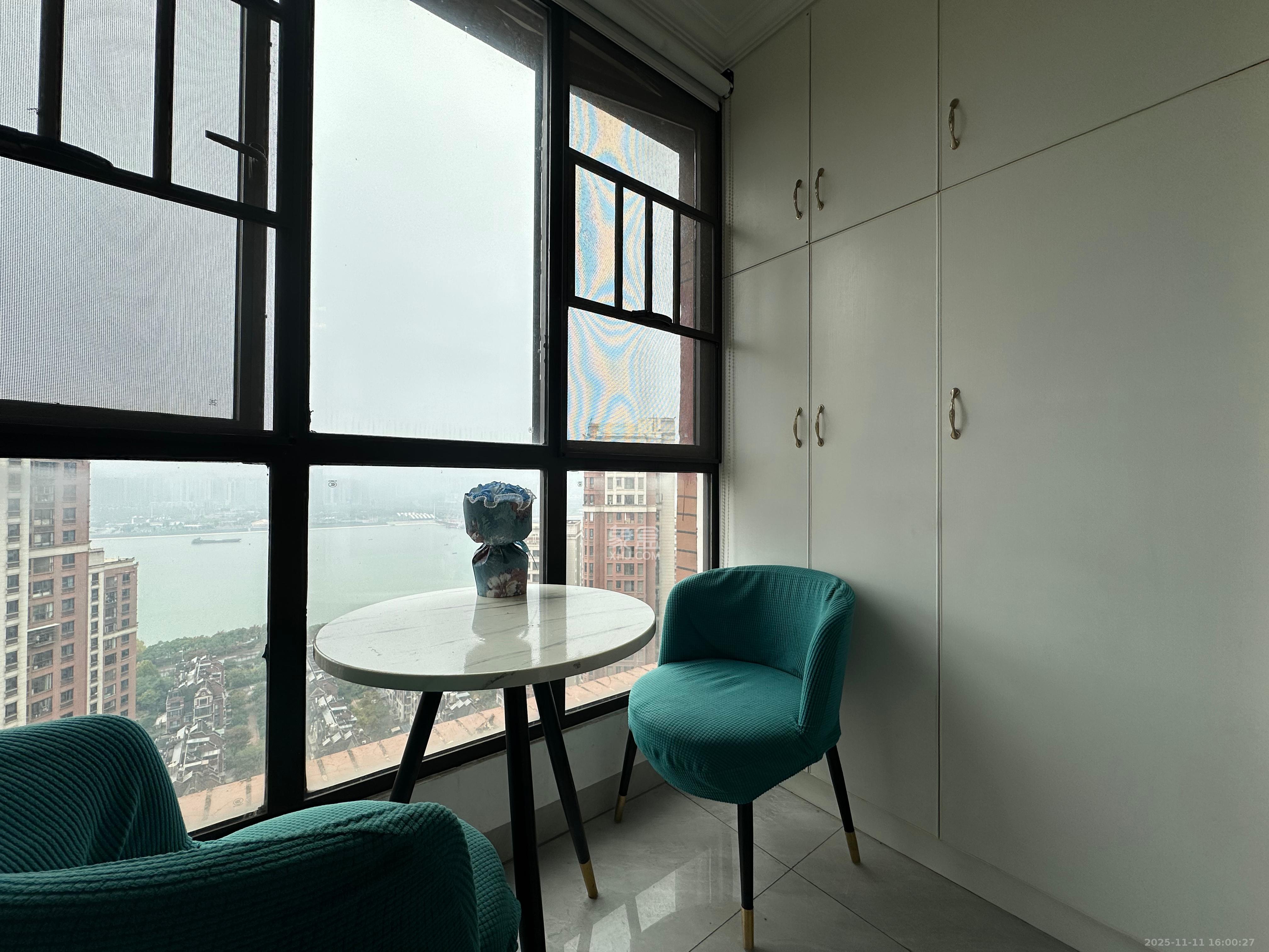 绿地海外滩一期  3室1厅1卫    1600.0元/月室内图