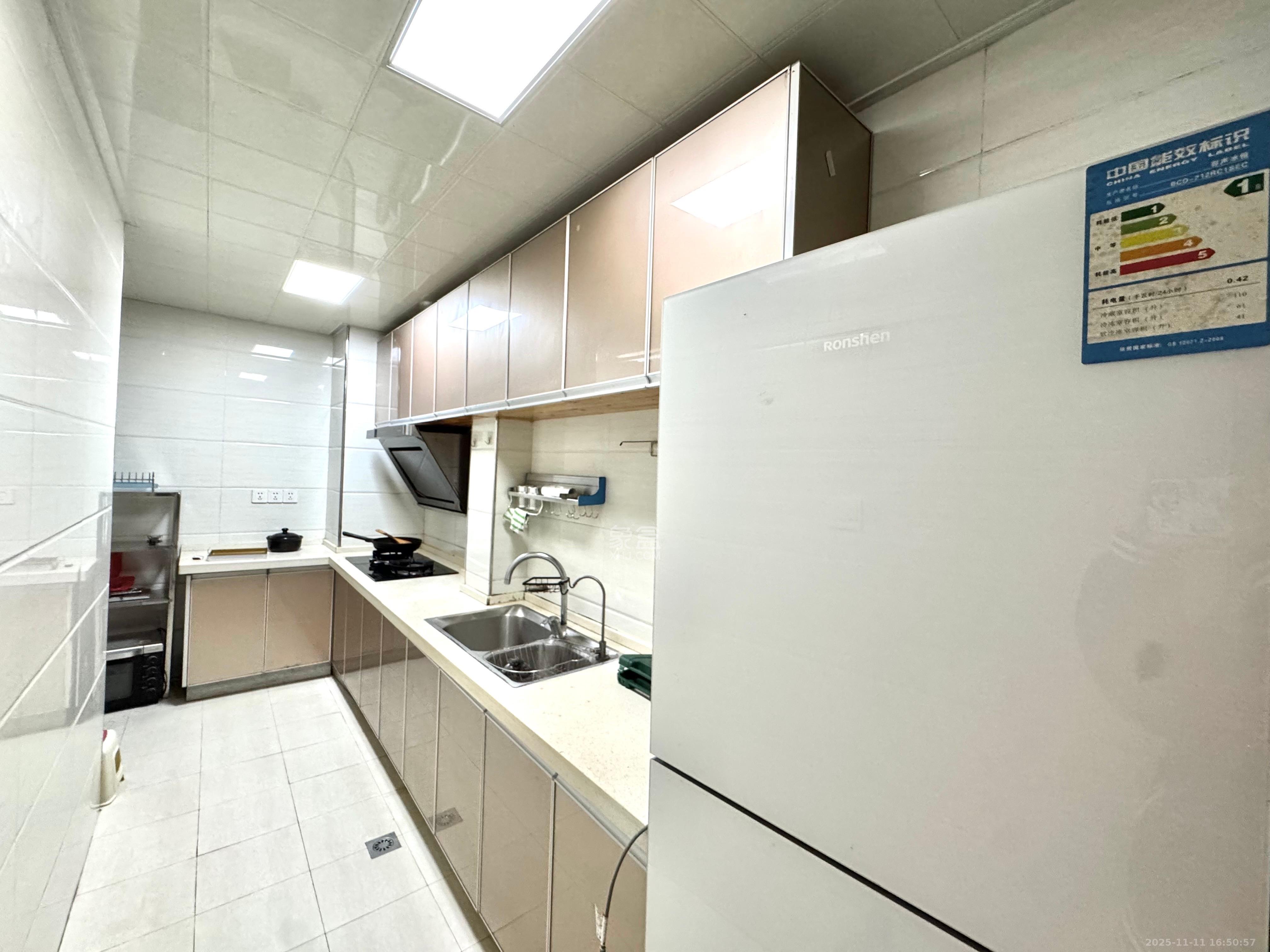 欧莱雅郡  3室1厅1卫    1700.0元/月室内图