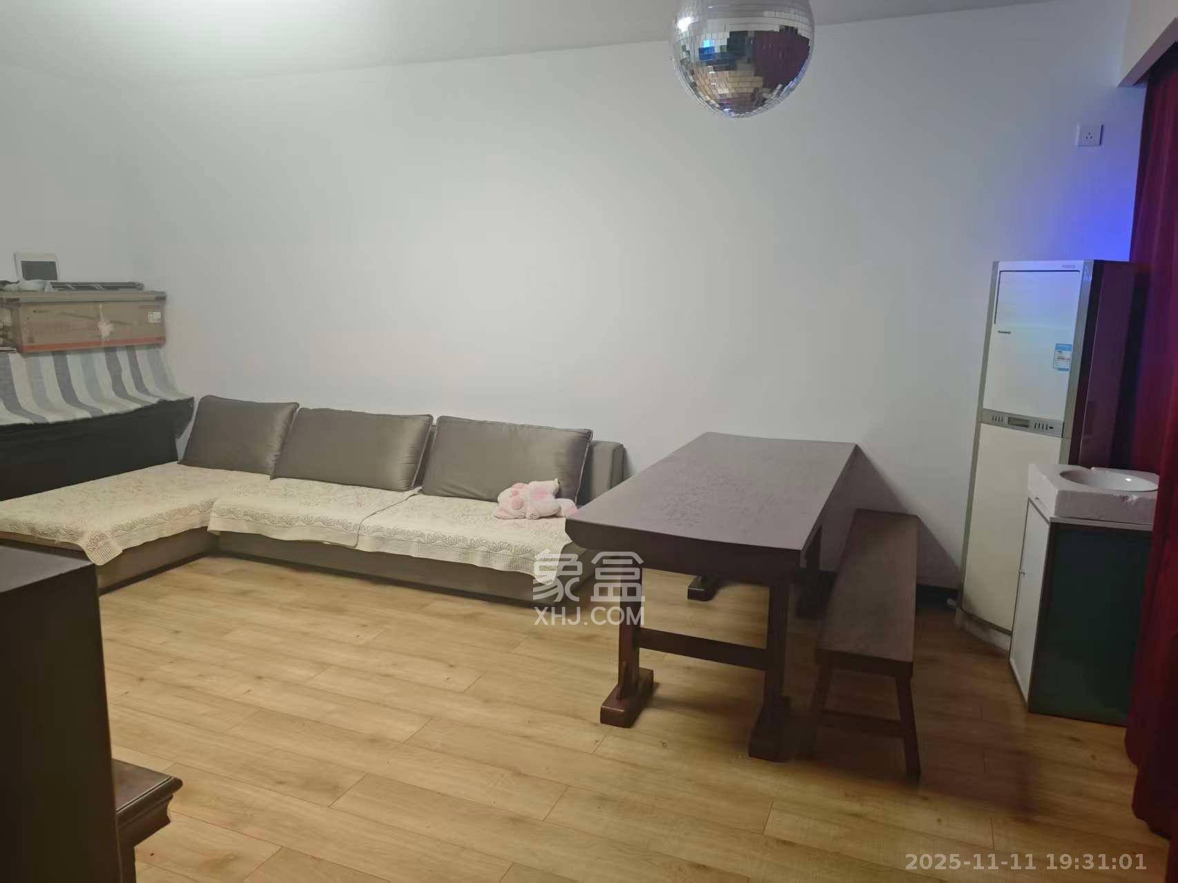 二机小区  3室2厅1卫    2800.0元/月室内图