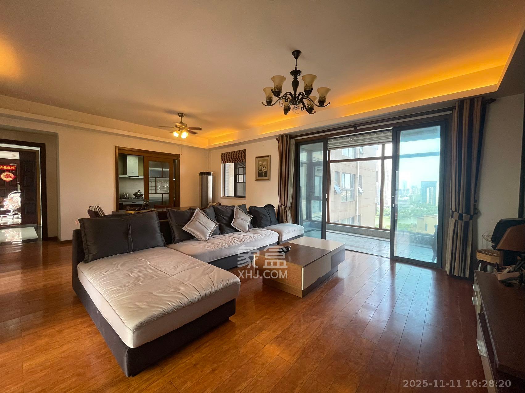 藏珑湖上国际花园 4室2厅2卫 5800.0元/月 藏珑湖上国际花园 4室2厅2卫 5800.0元/月室内图