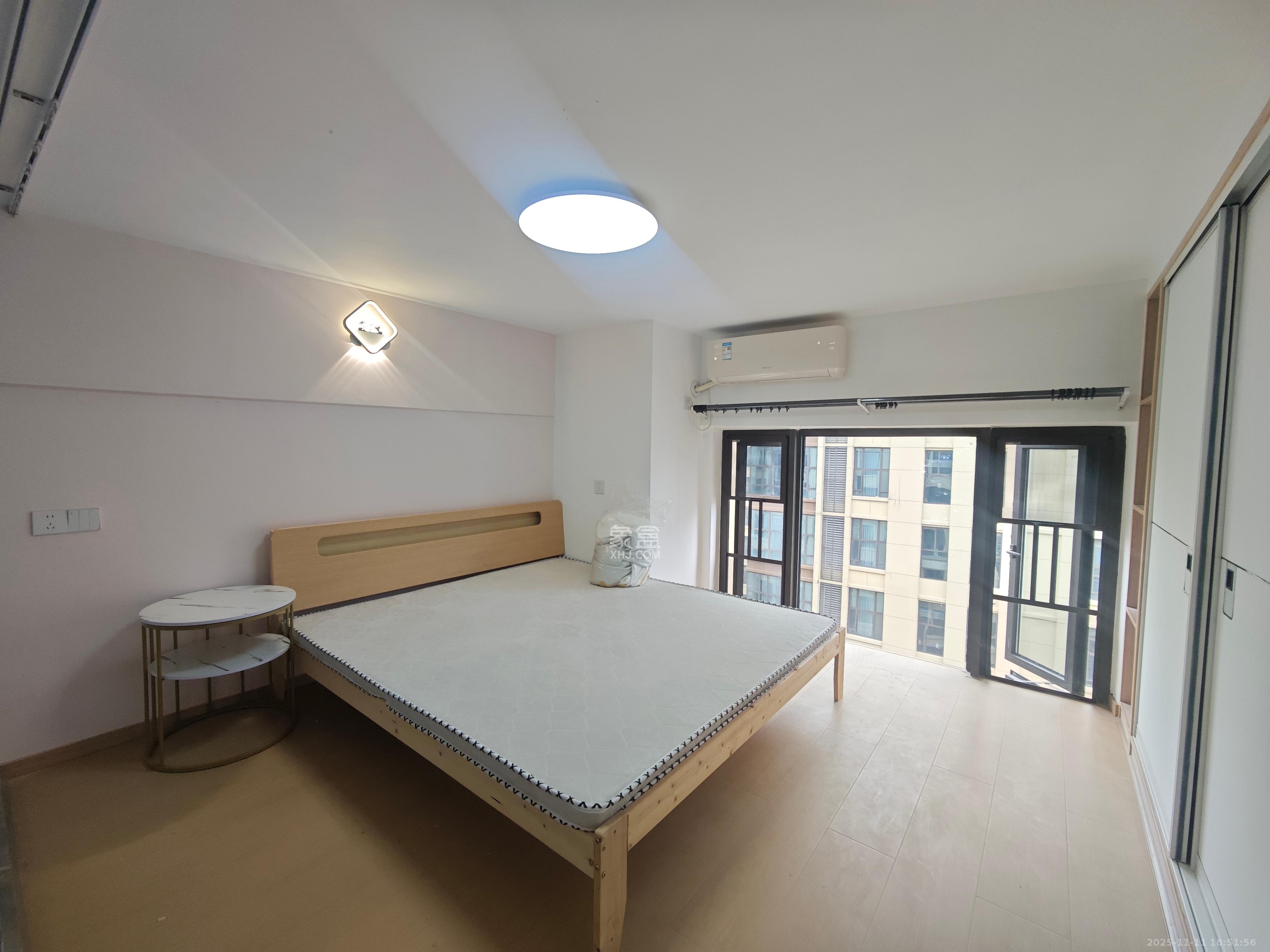 世茂璀璨天城公寓 2室2厅1卫 2400.0元/月 世茂璀璨天城公寓 2室2厅1卫 2400.0元/月室内图