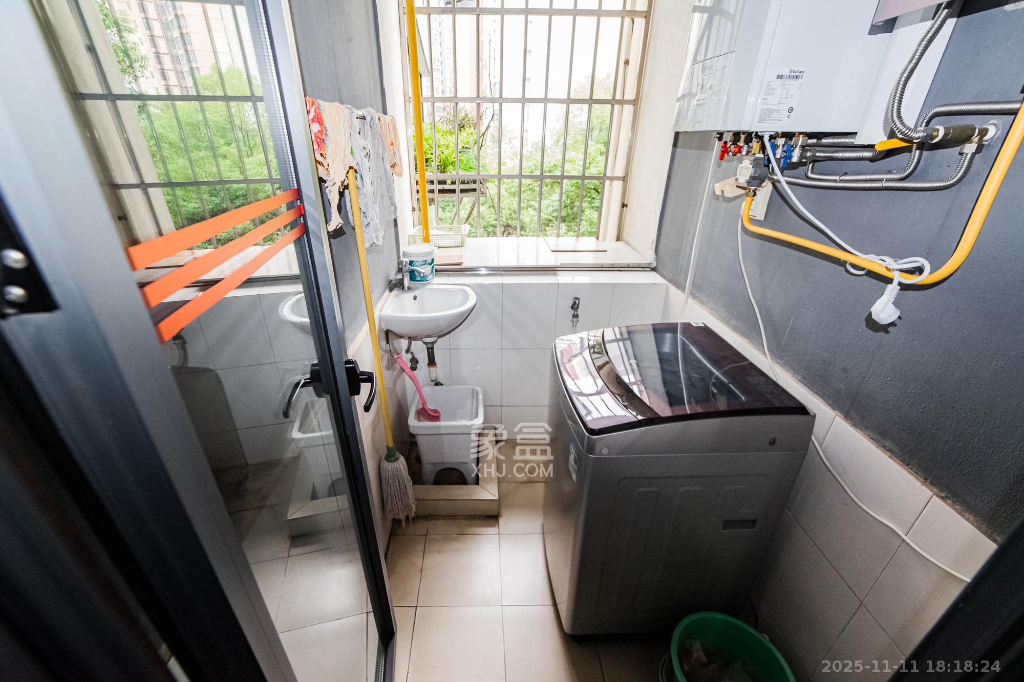 珠江花城二期扶水岸 1室2厅1卫 70.0万 珠江花城二期扶水岸 1室2厅1卫 70.0万阳台