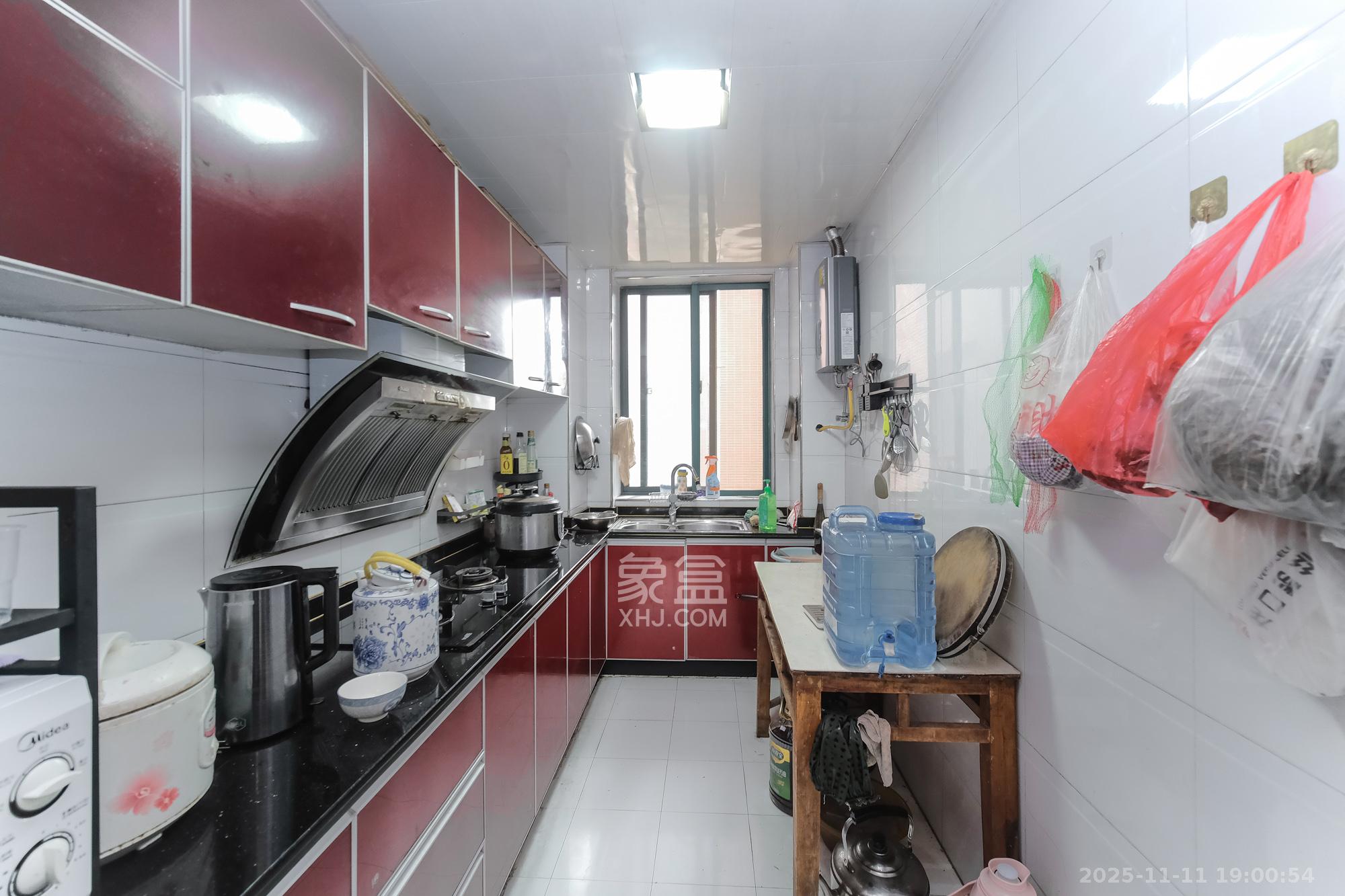 圆梦完美生活  4室2厅2卫    79.0万厨房