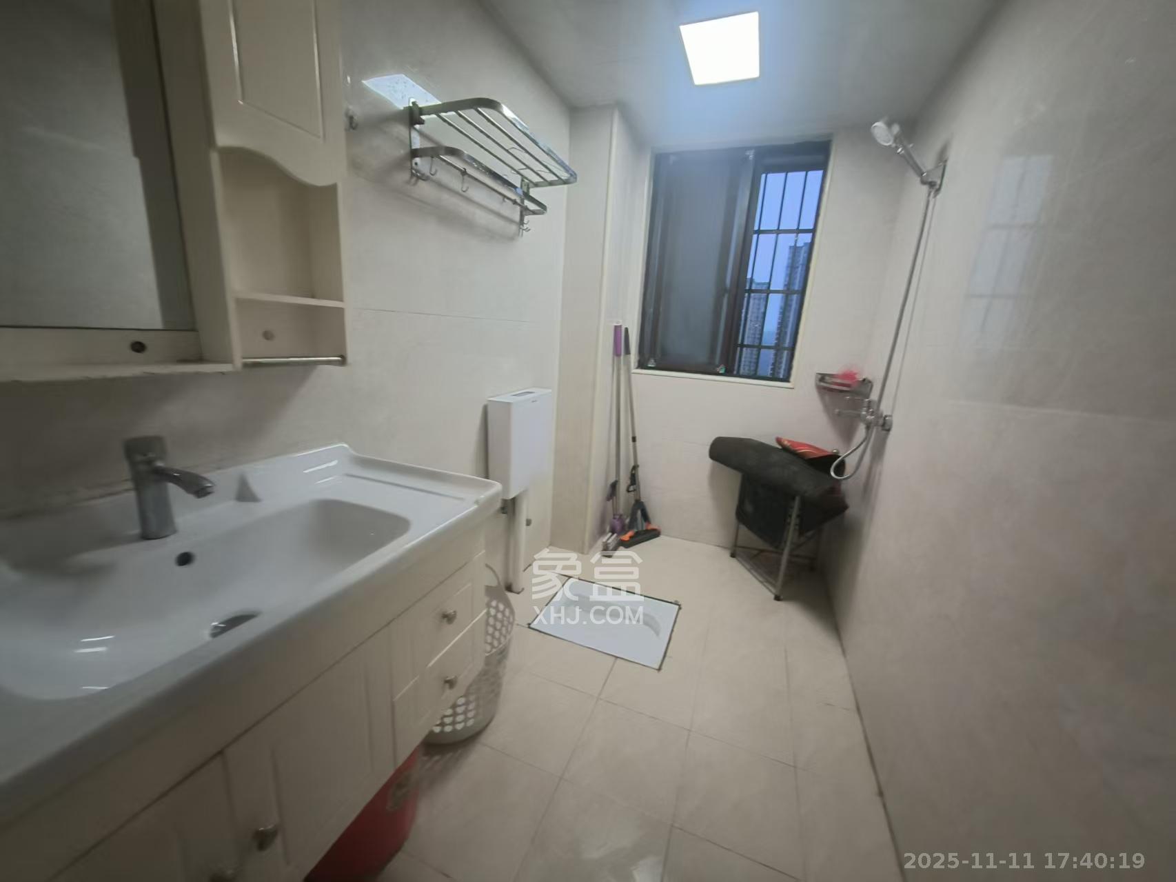 联丰苑 3室2厅2卫 2000.0元/月 联丰苑 3室2厅2卫 2000.0元/月室内图