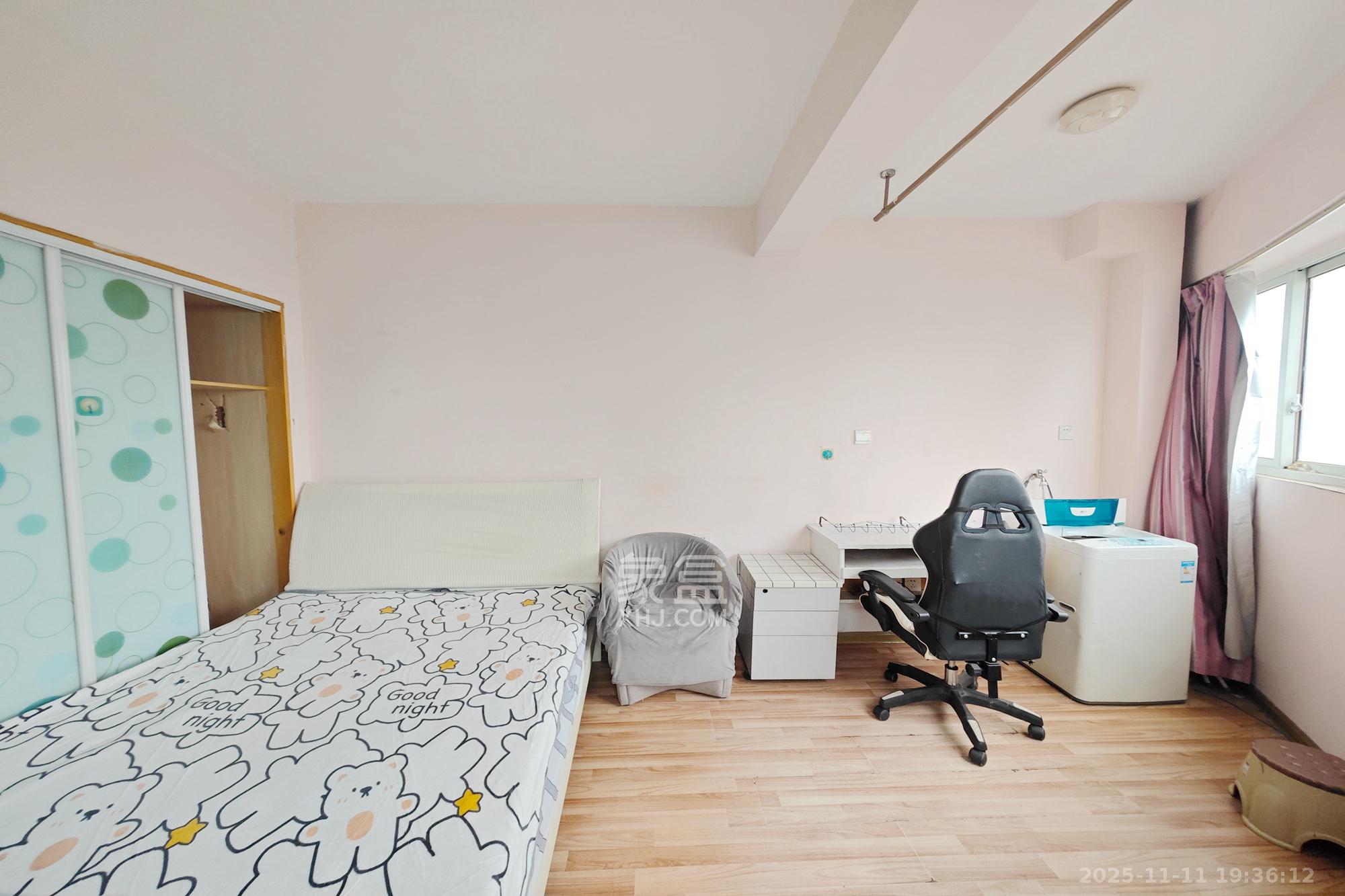 2076至高点 1室0厅1卫 16.8万 2076至高点 1室0厅1卫 16.8万客厅