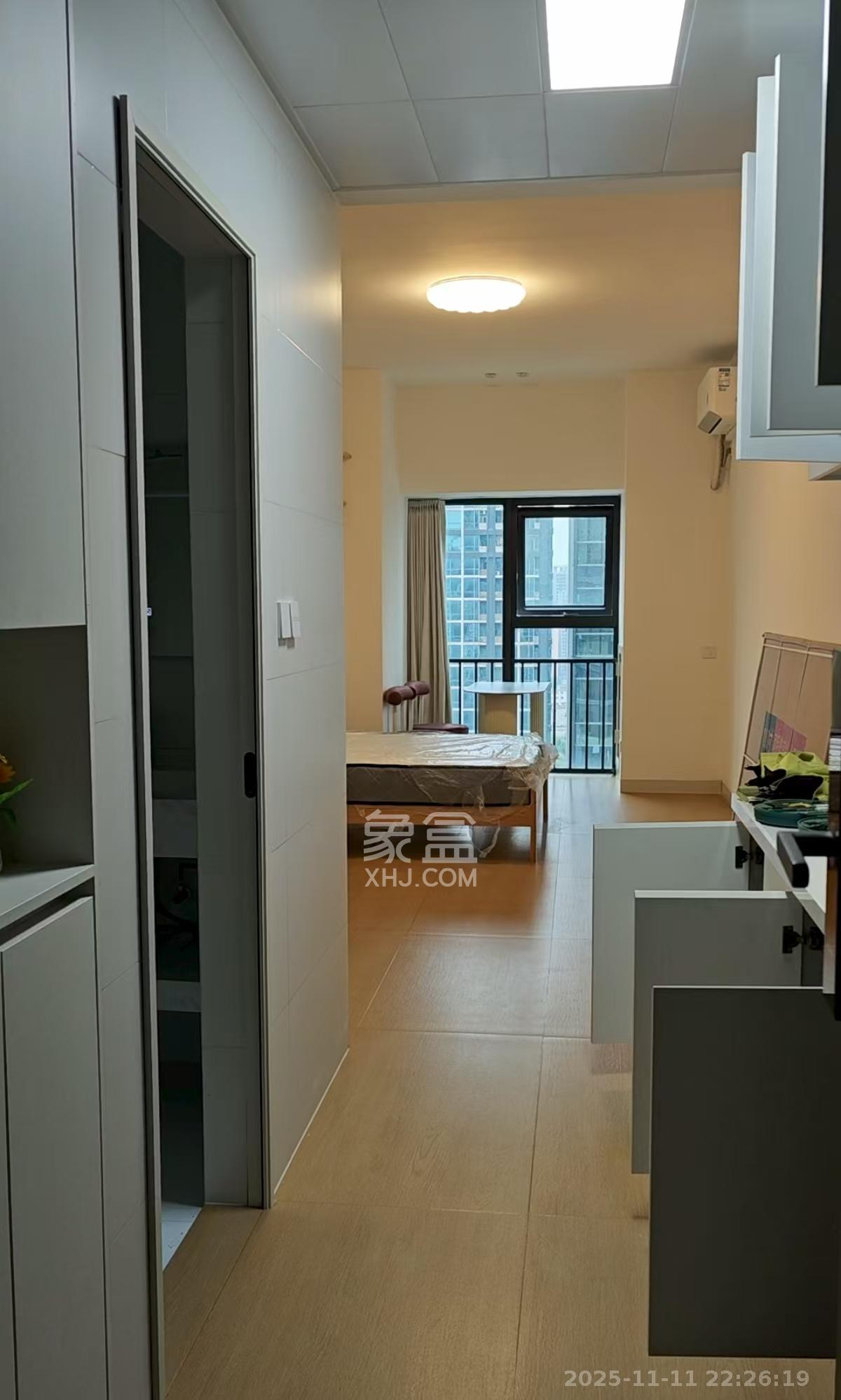 华润置地中心  1室1厅1卫    2500.0元/月