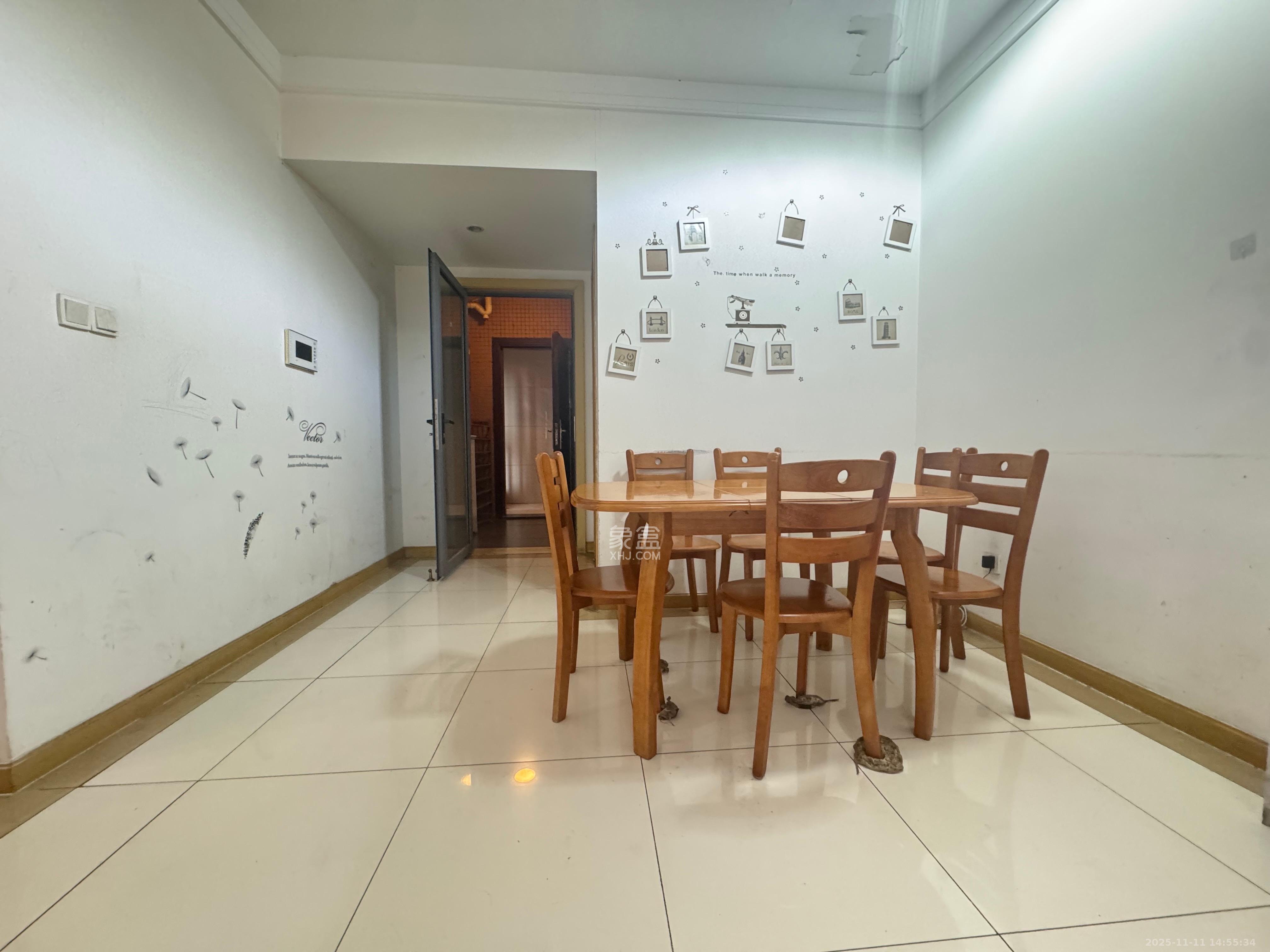 珠江花城三期锦鲤  2室2厅1卫    2000.0元/月室内图