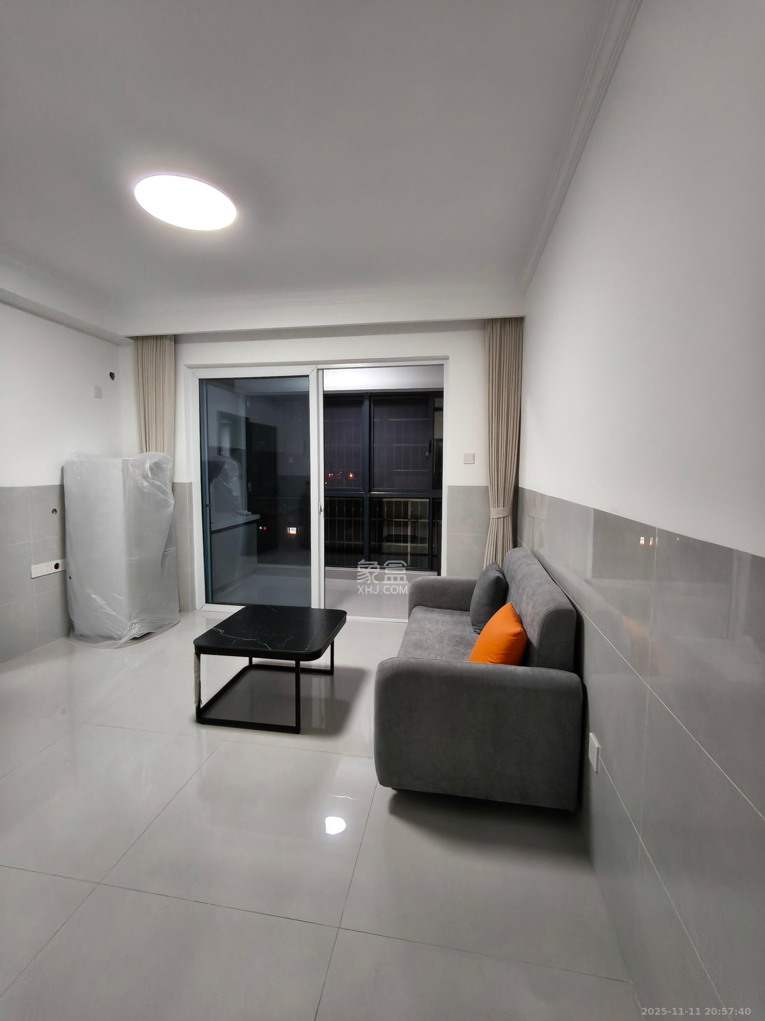 和景家园二期  1室1厅1卫    1300.0元/月室内图1