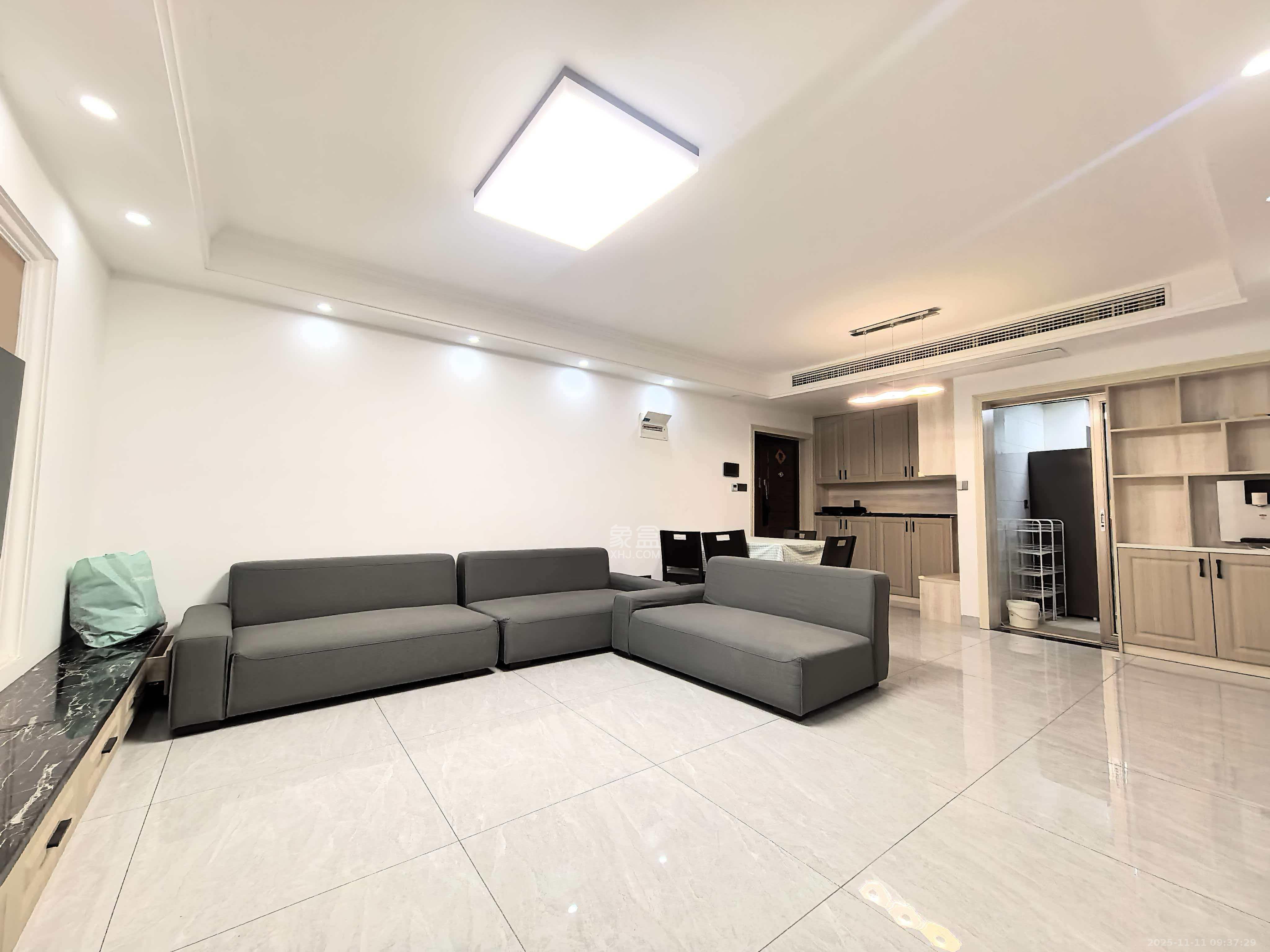 南山雍江汇（滨江国际新城）  3室2厅2卫    4000.0元/月