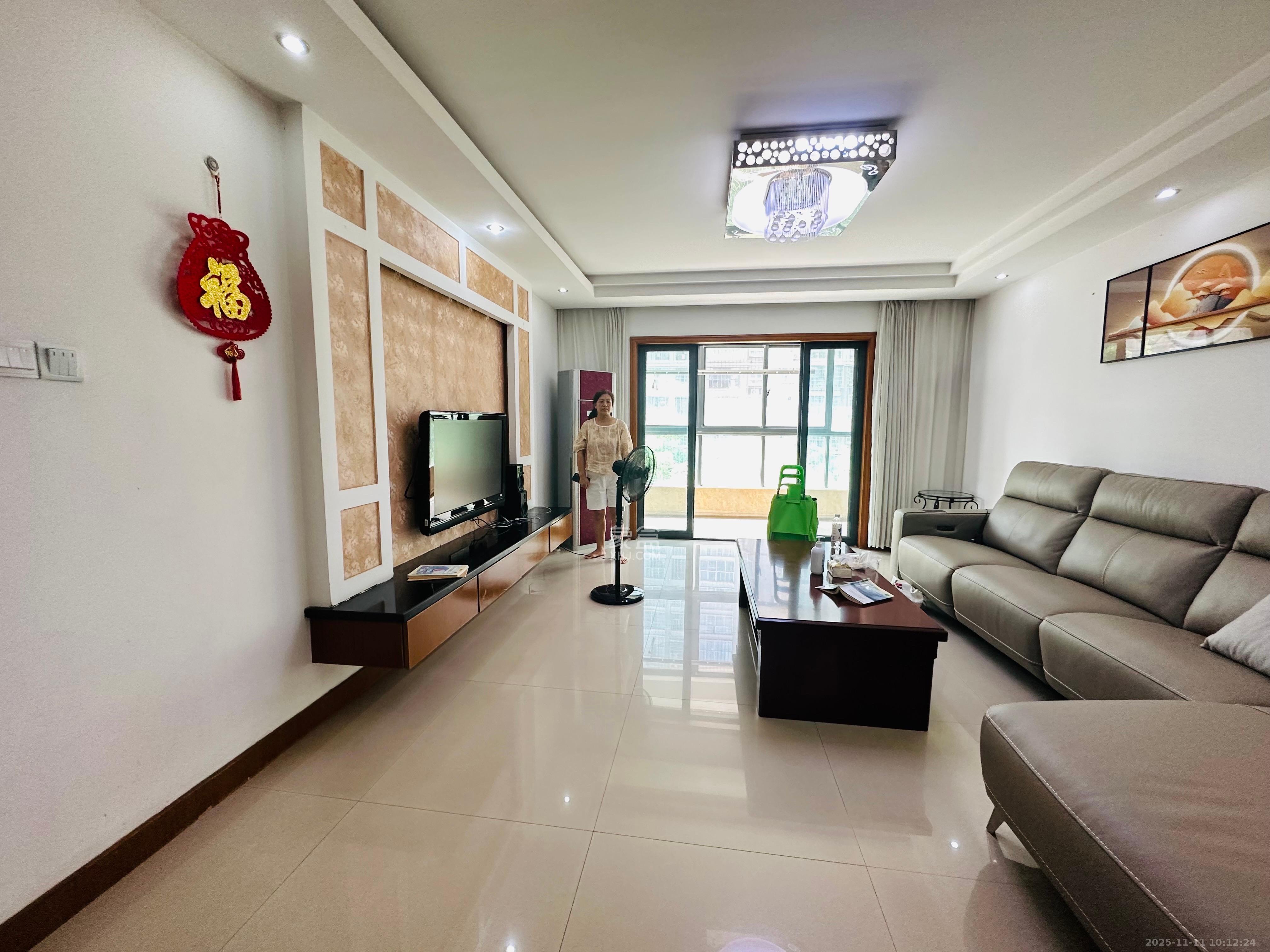 西子花苑  3室2厅2卫    2800.0元/月室内图