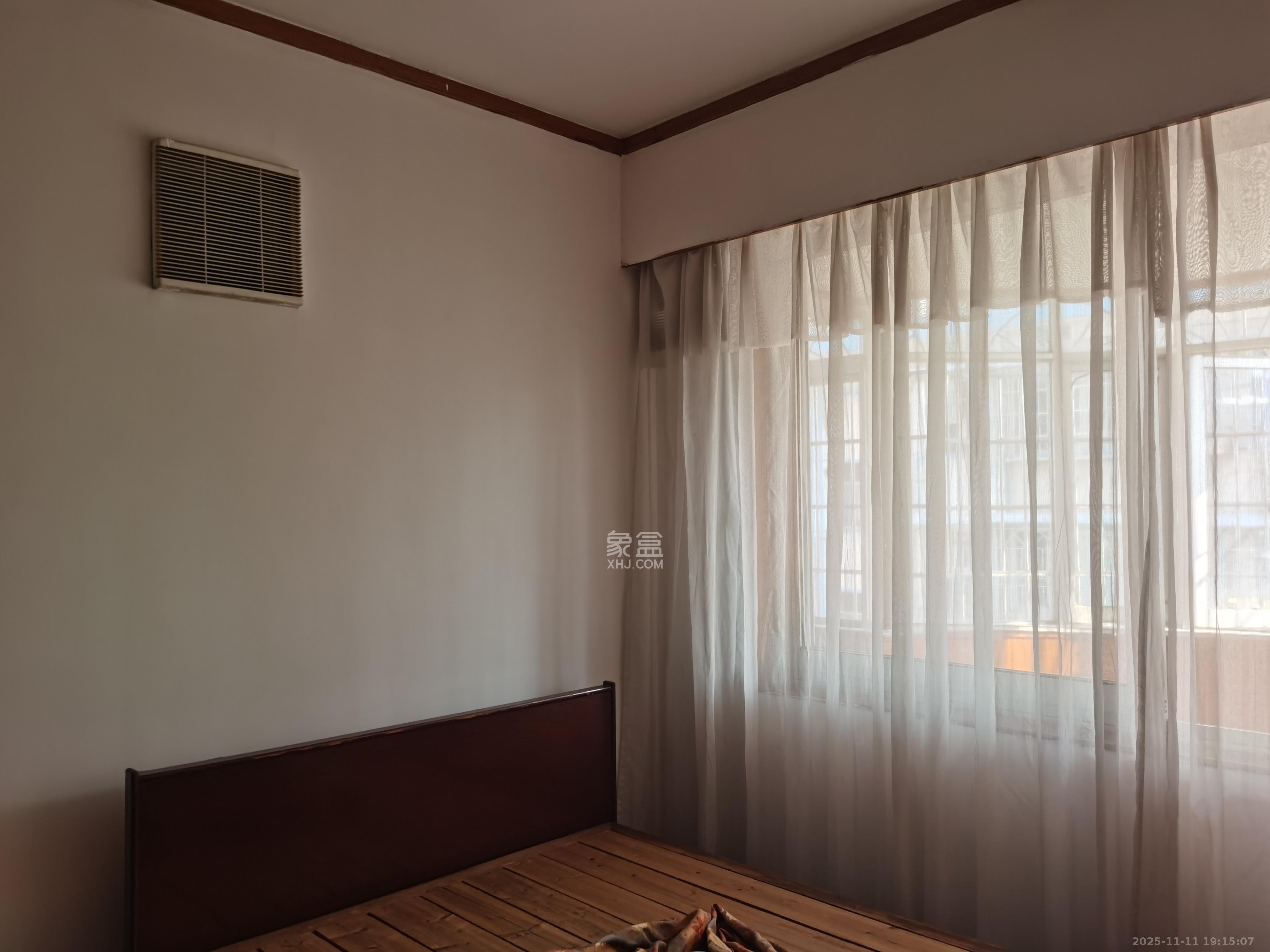 雅泰花园  3室2厅1卫    2200.0元/月室内图