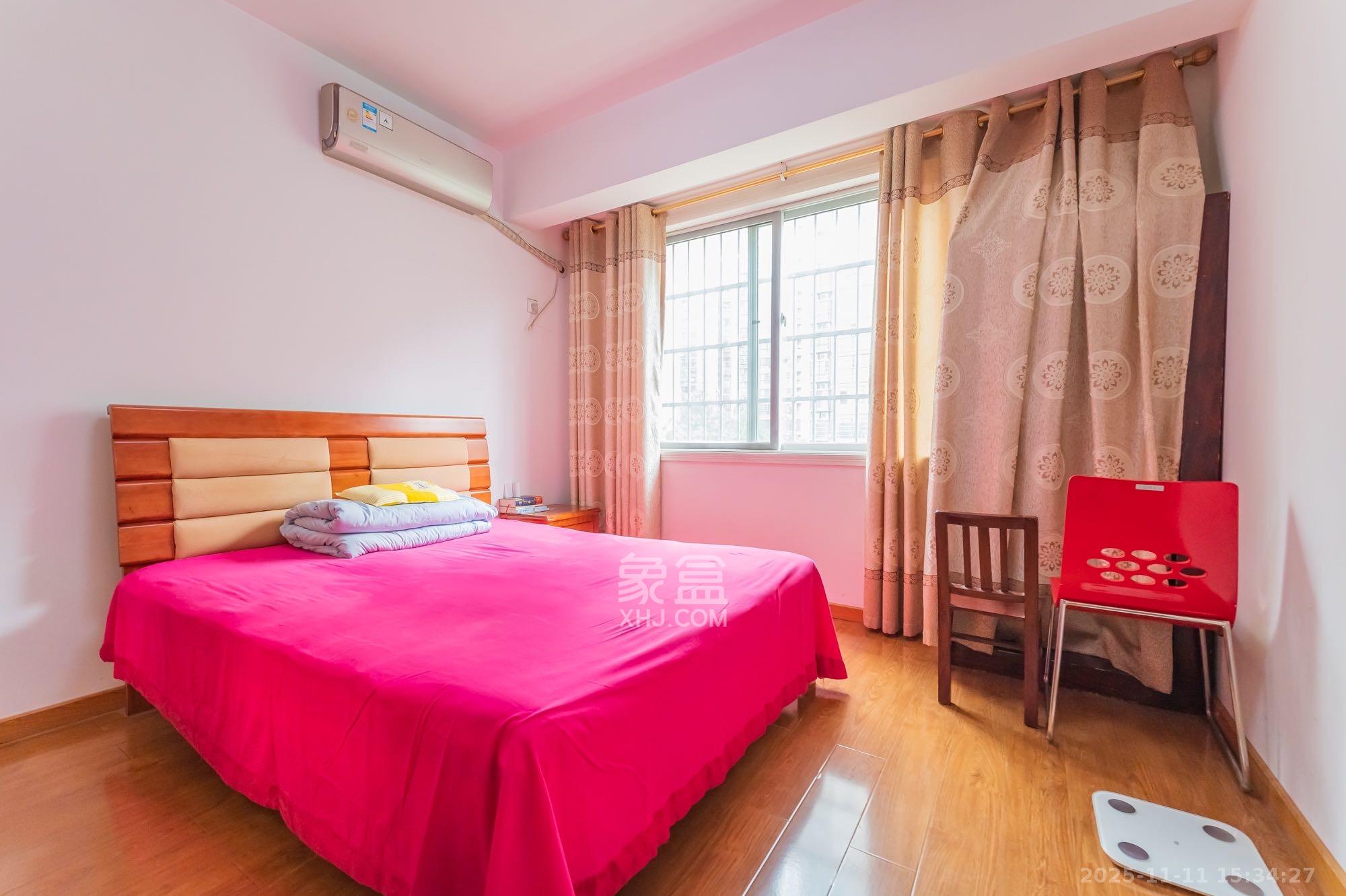 筑梦佳园  4室2厅2卫    2000.0元/月室内图