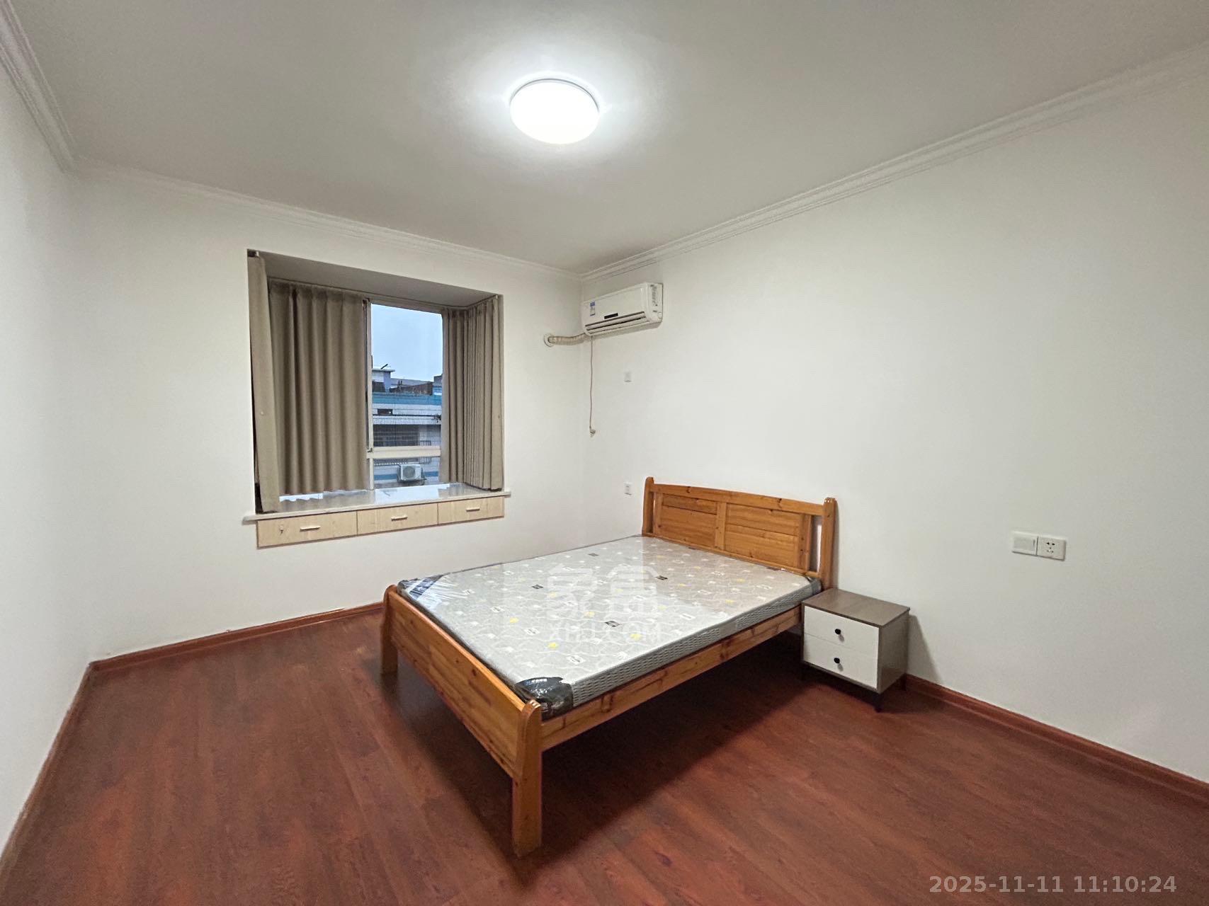 广厦新苑  4室2厅2卫    2500.0元/月室内图