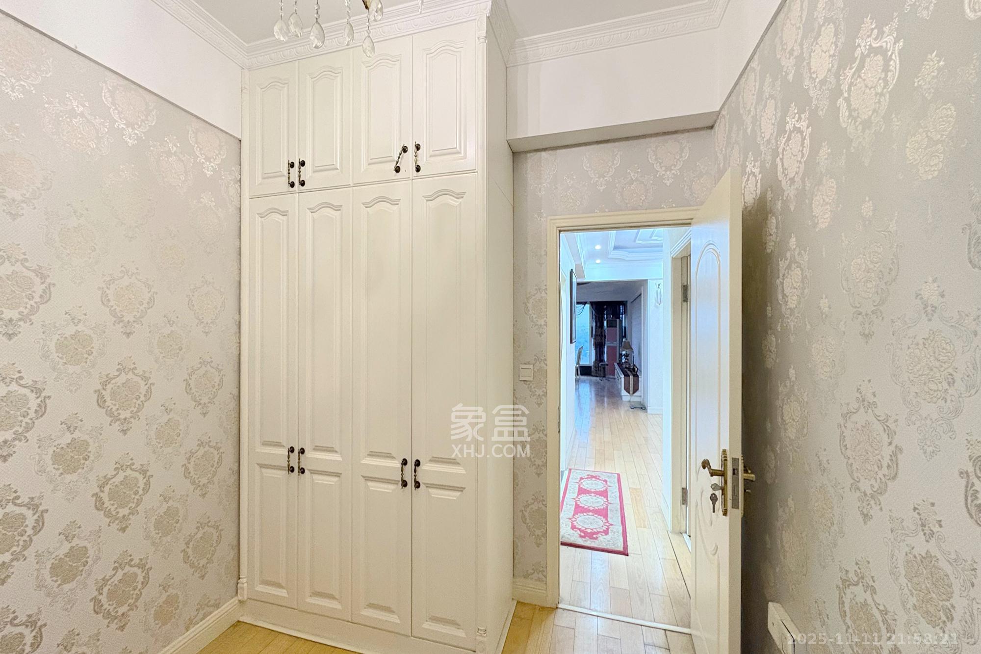 京电花园 5室2厅2卫 240.0万 京电花园 5室2厅2卫 240.0万其他