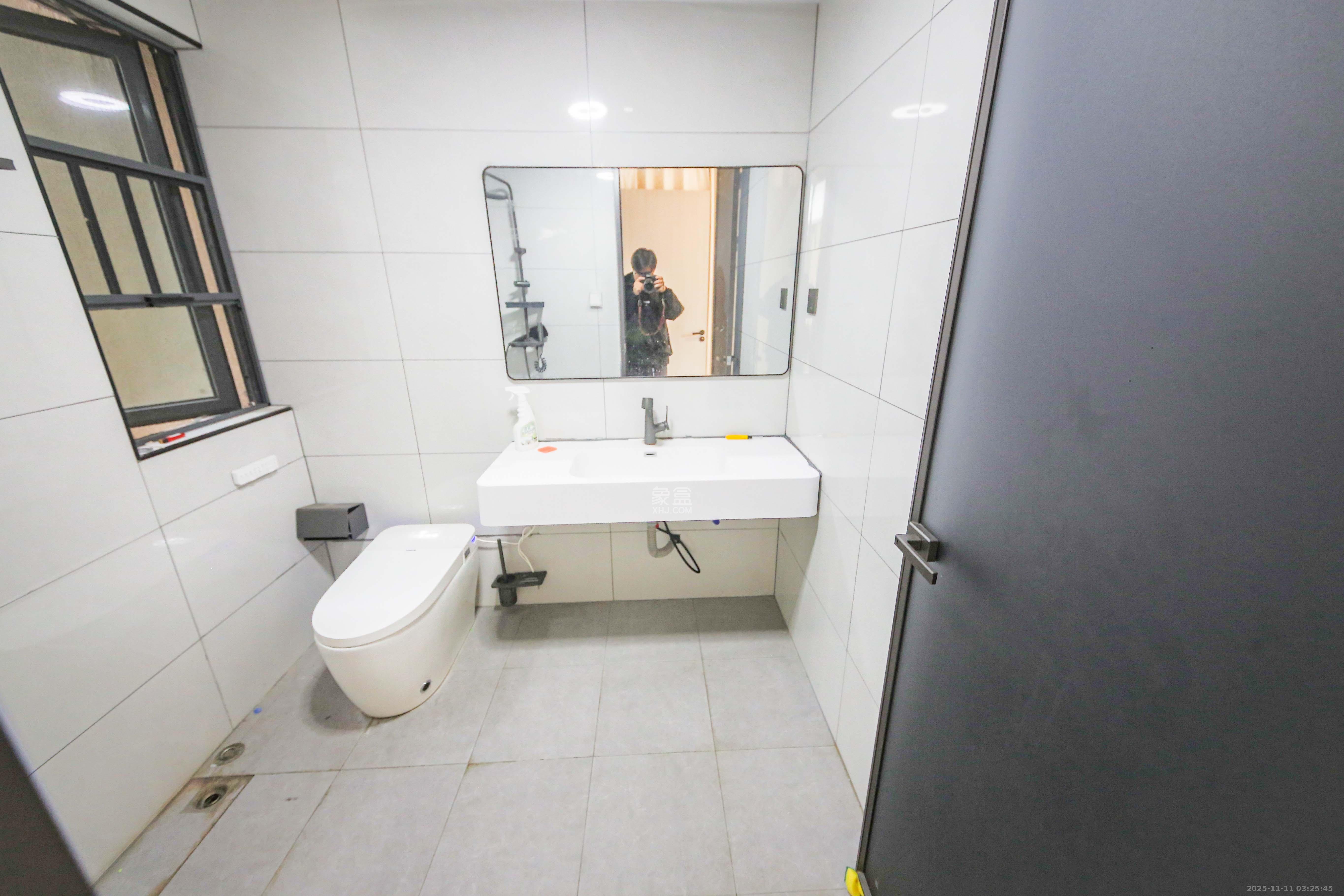 中建钰和城  4室2厅2卫    230.0万卫生间