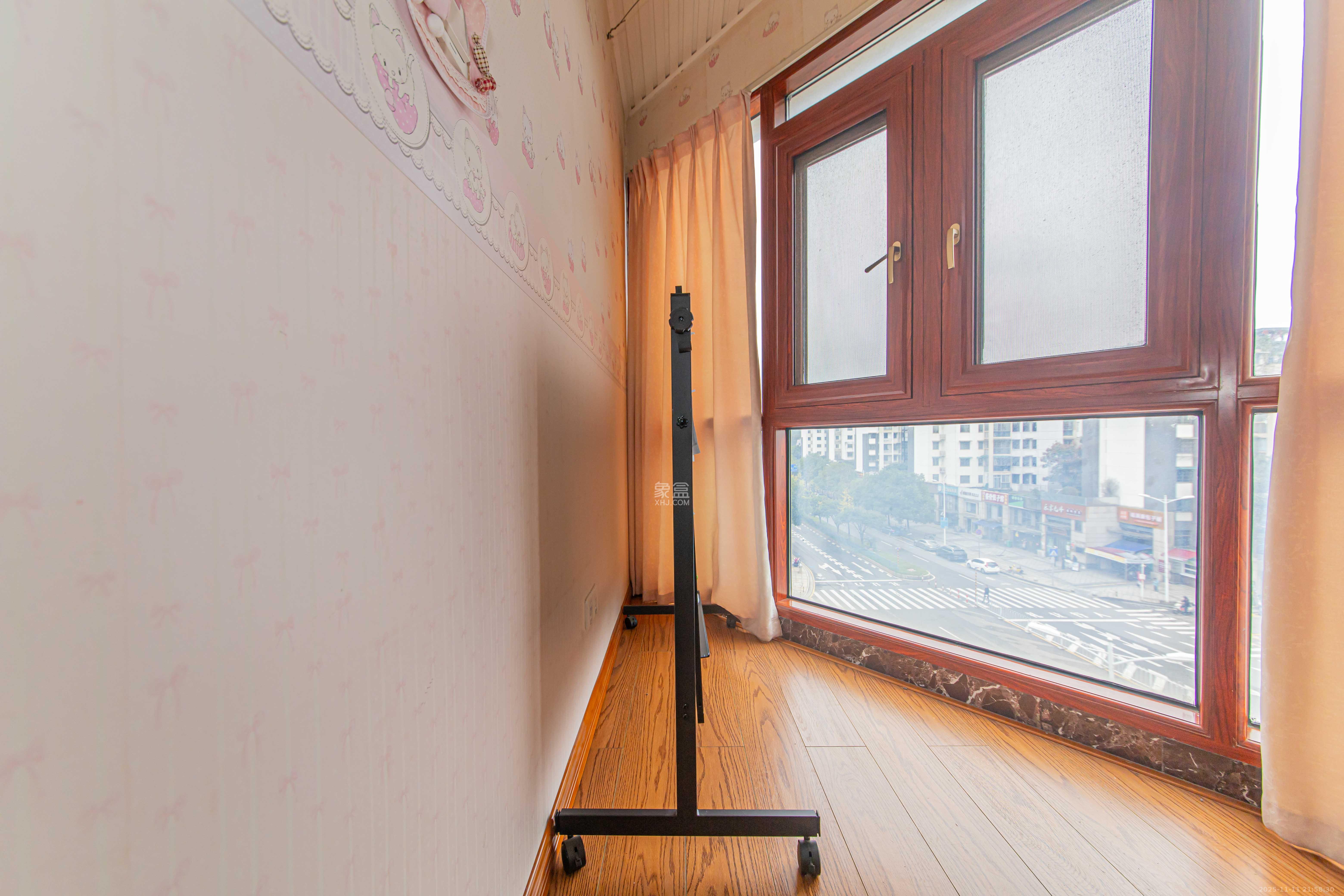 现代雅境园  2室2厅1卫    130.0万阳台