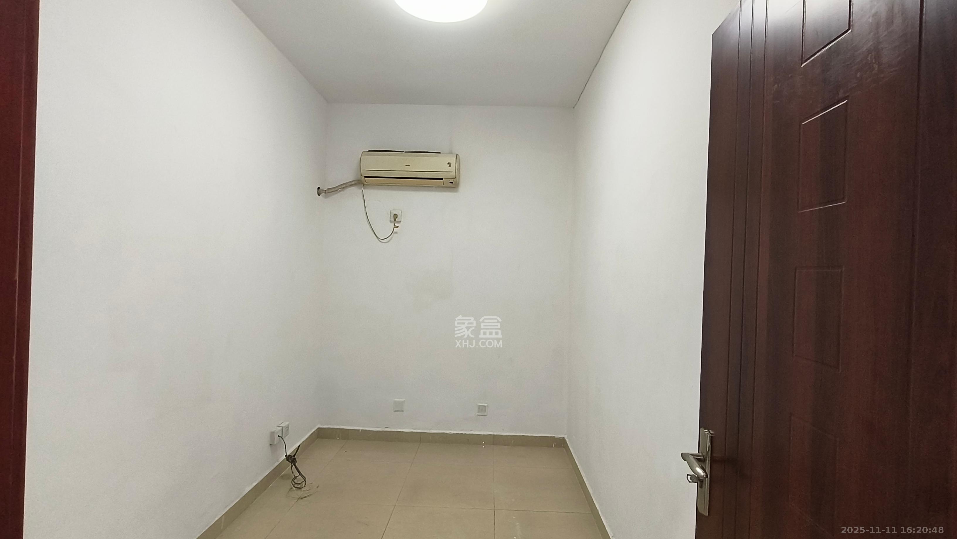 左岸右岸  5室2厅1卫    4500.0元/月室内图