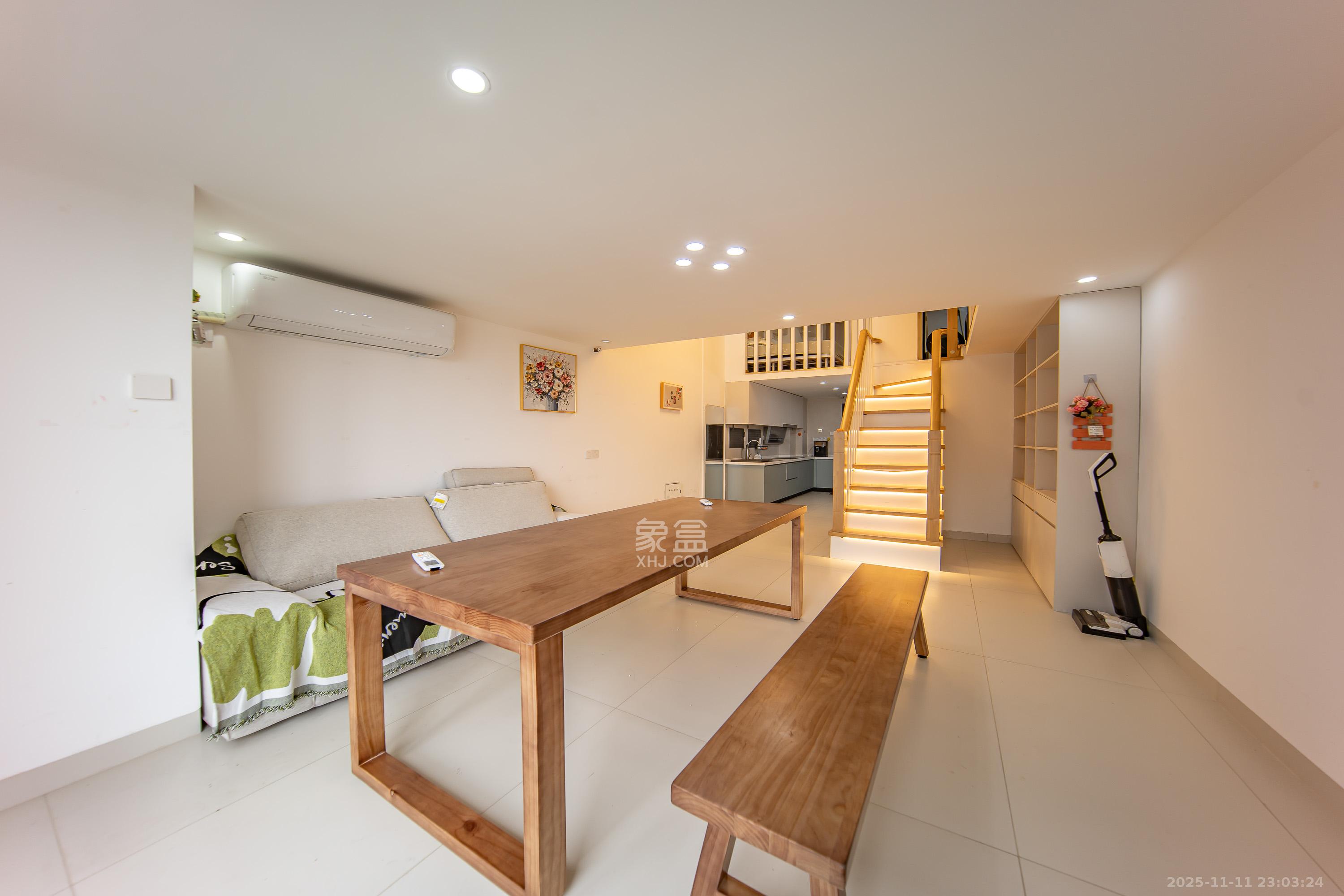 奥克斯滨仕花园(奥克斯洋湖广场/奥克斯中心) 2室2厅2卫 55.0万 奥克斯滨仕花园(奥克斯洋湖广场/奥克斯中心) 2室2厅2卫 55.0万客厅