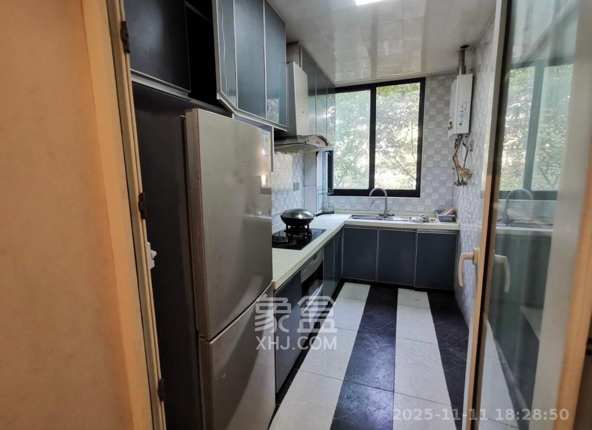 阳光100三期  2室2厅1卫    2400.0元/月室内图