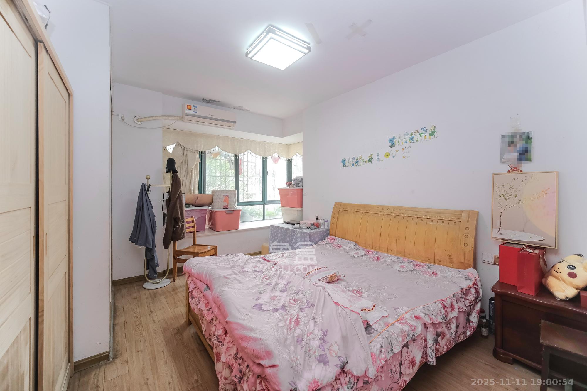 圆梦完美生活  4室2厅2卫    79.0万卧室