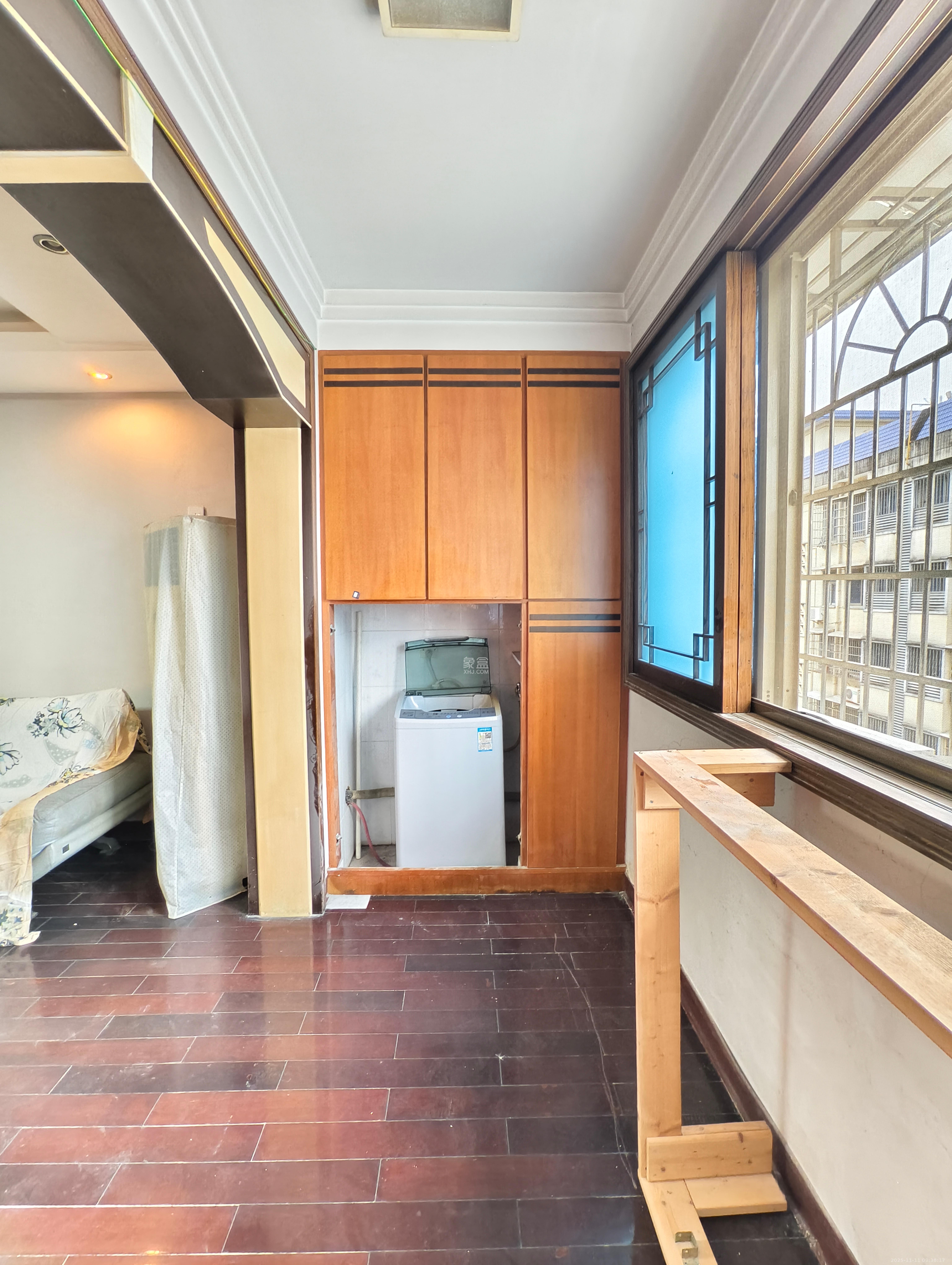 岳银小区(一二三五村) 3室2厅2卫 2400.0元/月 岳银小区(一二三五村) 3室2厅2卫 2400.0元/月室内图