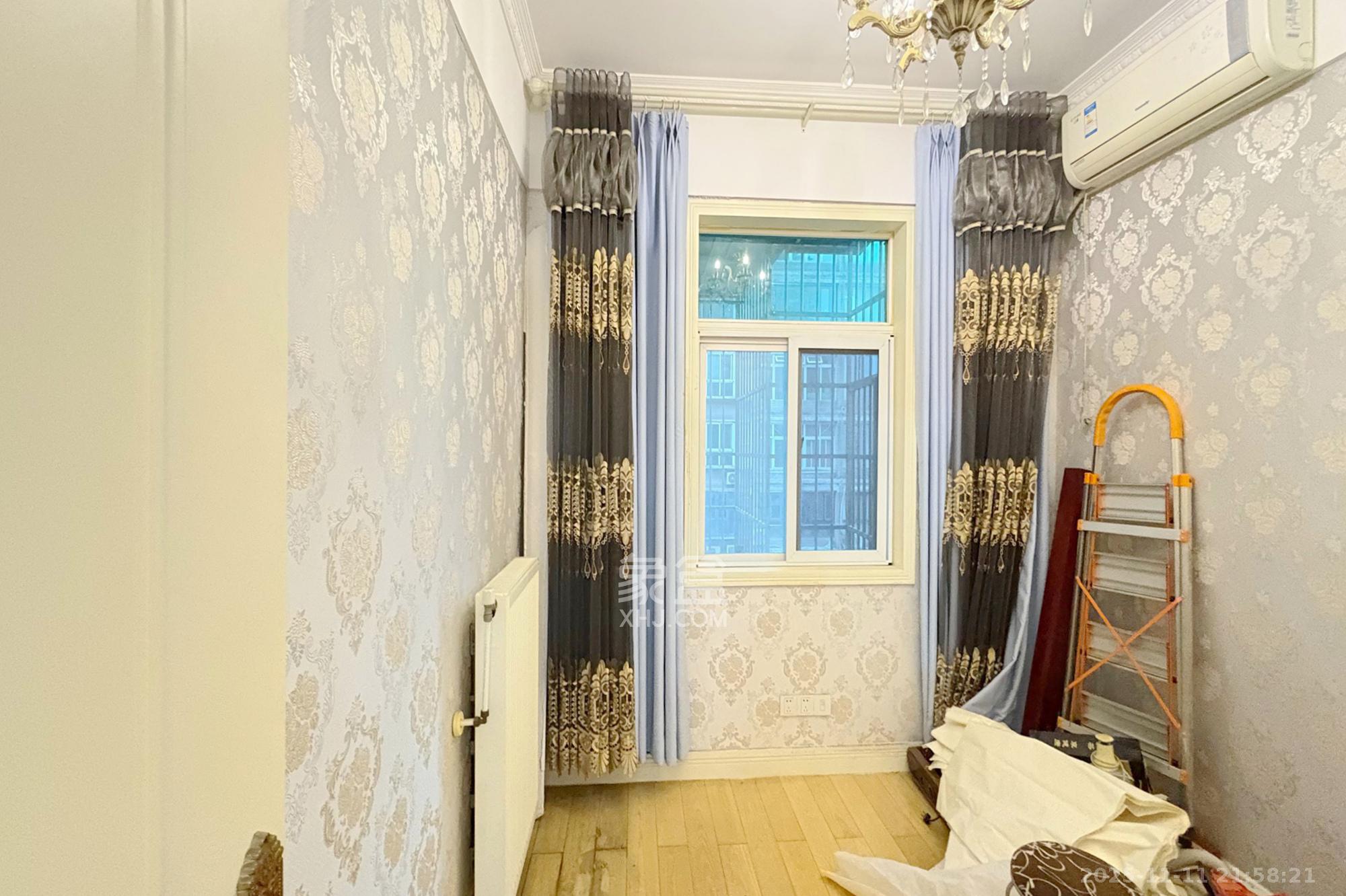 京电花园  5室2厅2卫    240.0万其他