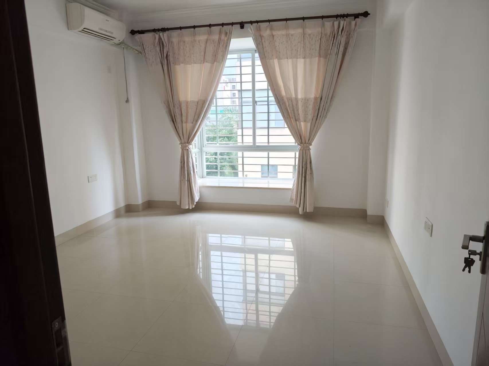 省果菜副食品公司宿舍楼 3室2厅2卫 3300.0元/月 省果菜副食品公司宿舍楼 3室2厅2卫 3300.0元/月室内图