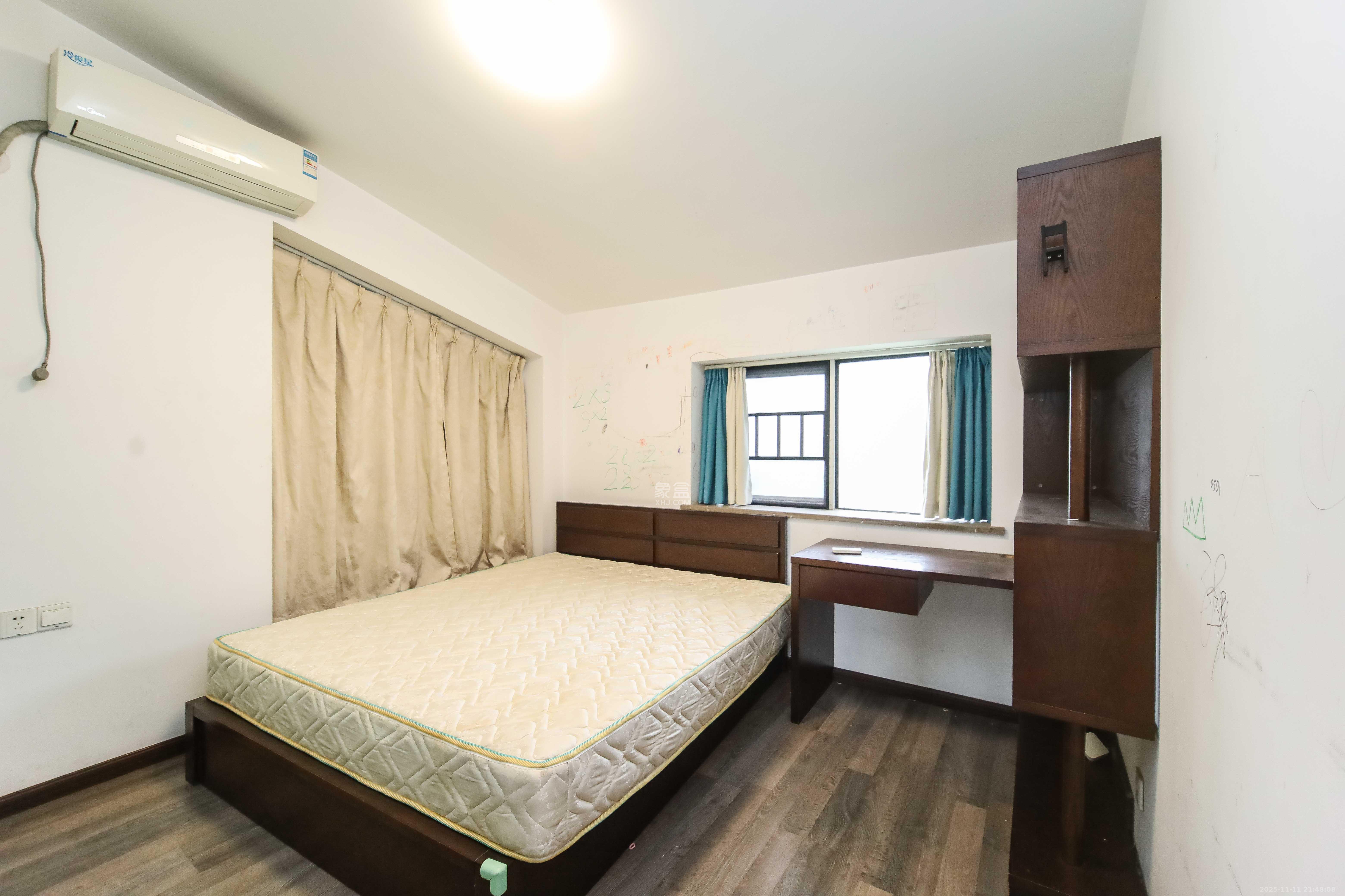 西街花园  2室2厅1卫    97.0万卧室