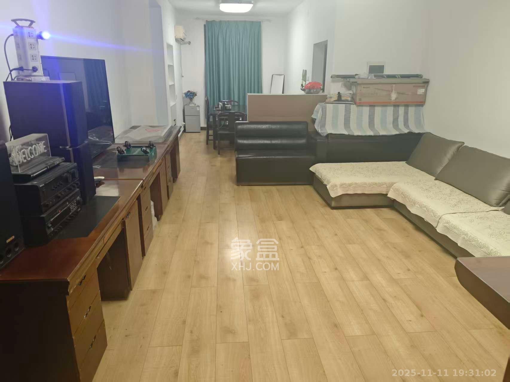 二机小区  3室2厅1卫    2800.0元/月室内图