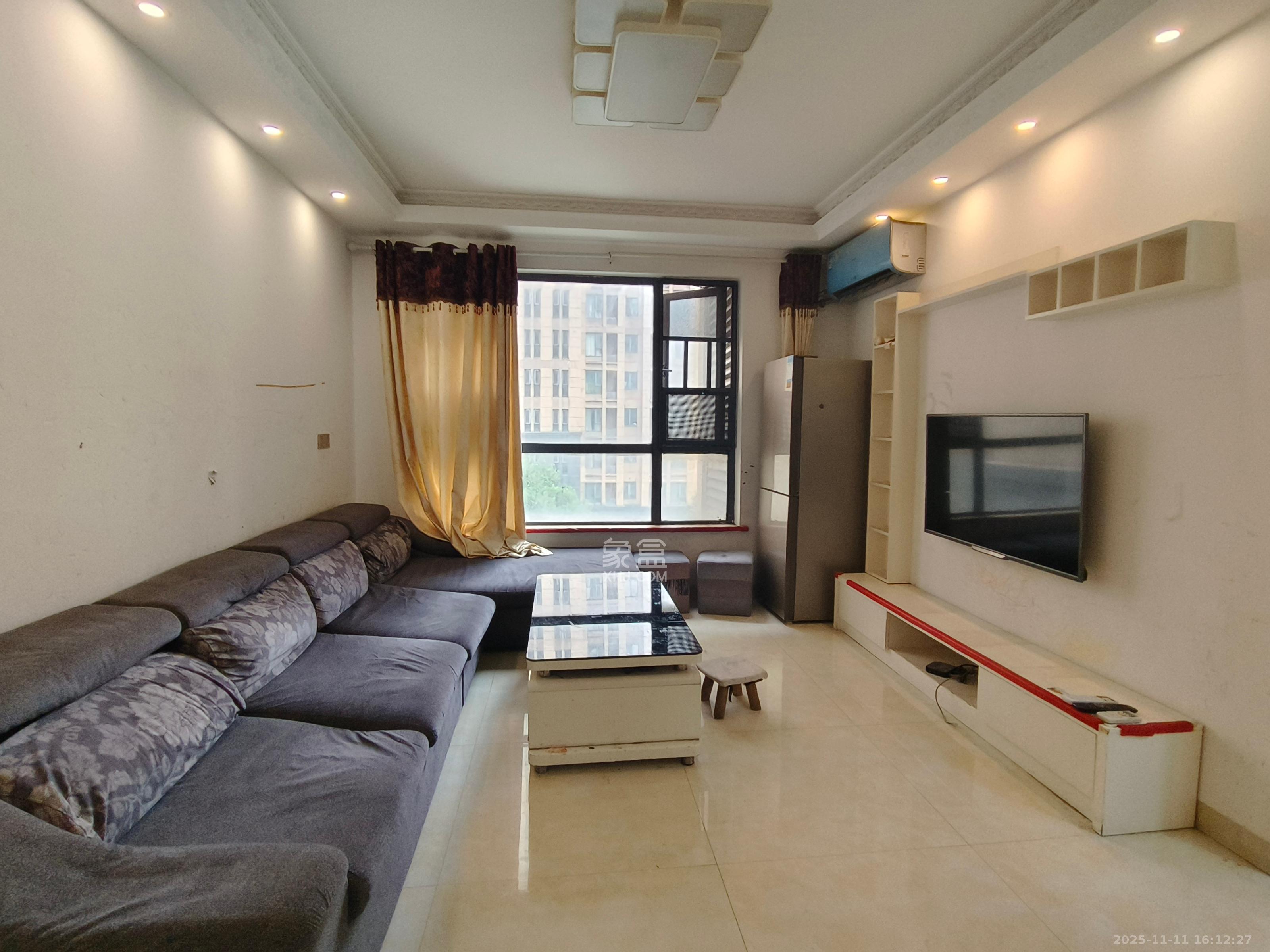 荣盛花语馨苑  3室1厅1卫    2300.0元/月