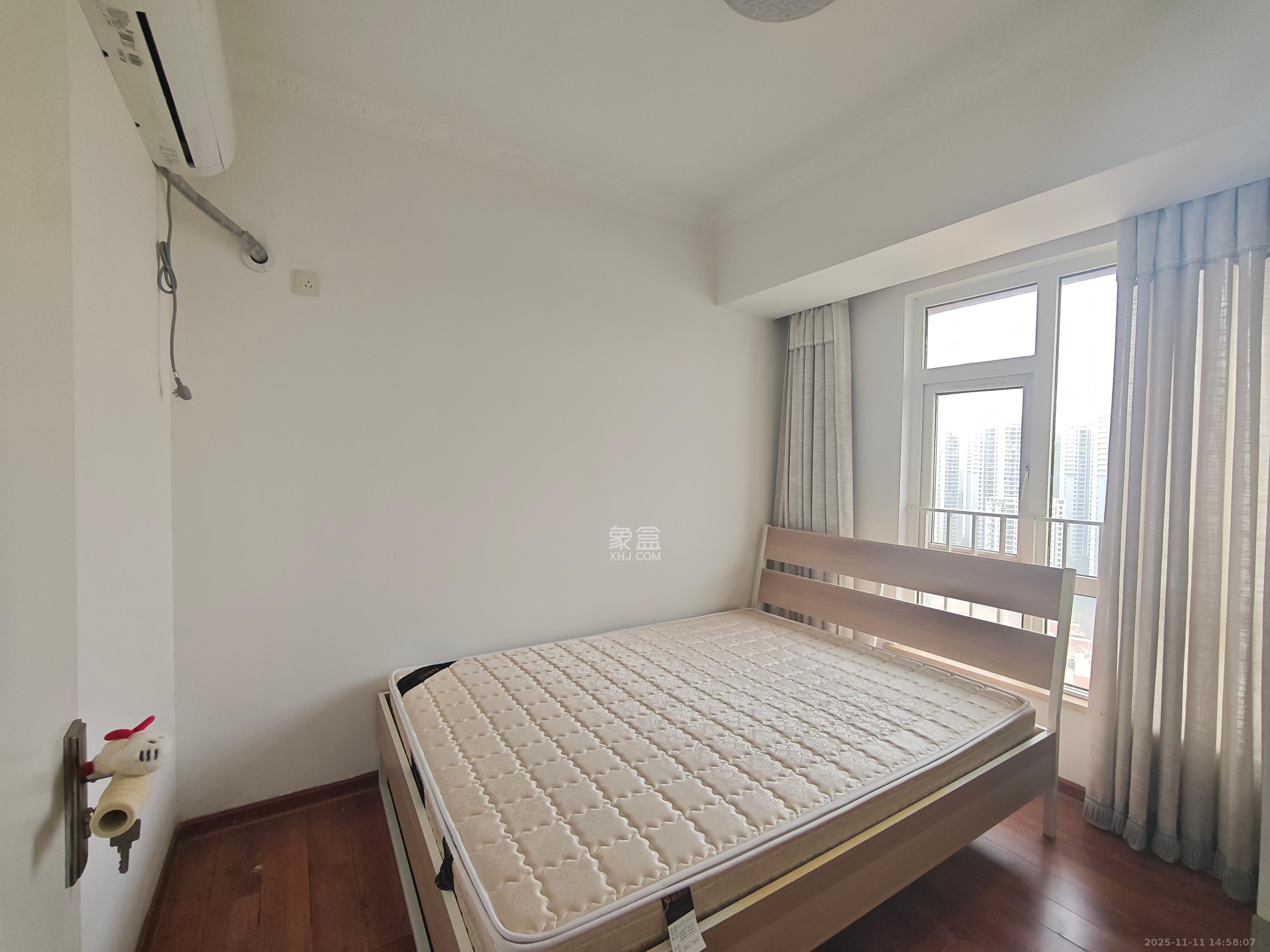 米兰春天  3室2厅1卫    2200.0元/月室内图