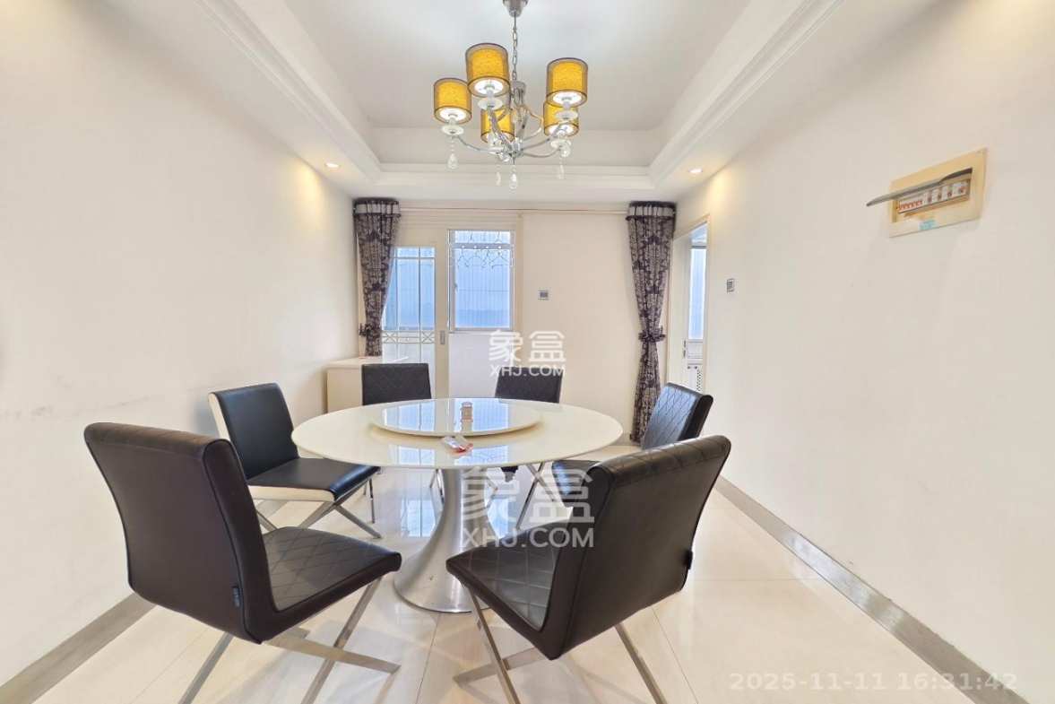 西岸润泽府 4室2厅2卫 4500.0元/月 西岸润泽府 4室2厅2卫 4500.0元/月室内图