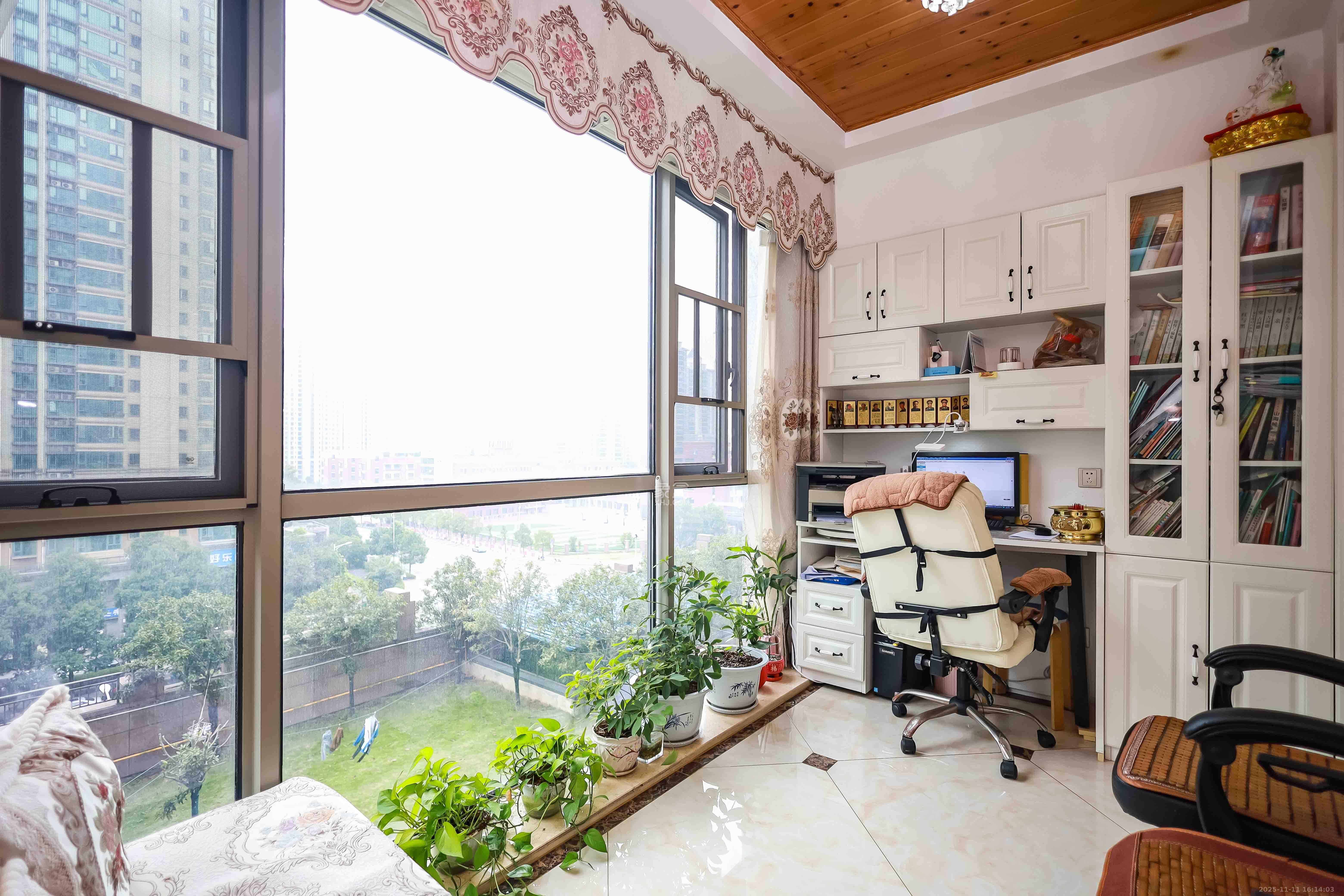 万象府台  3室2厅2卫    238.0万阳台