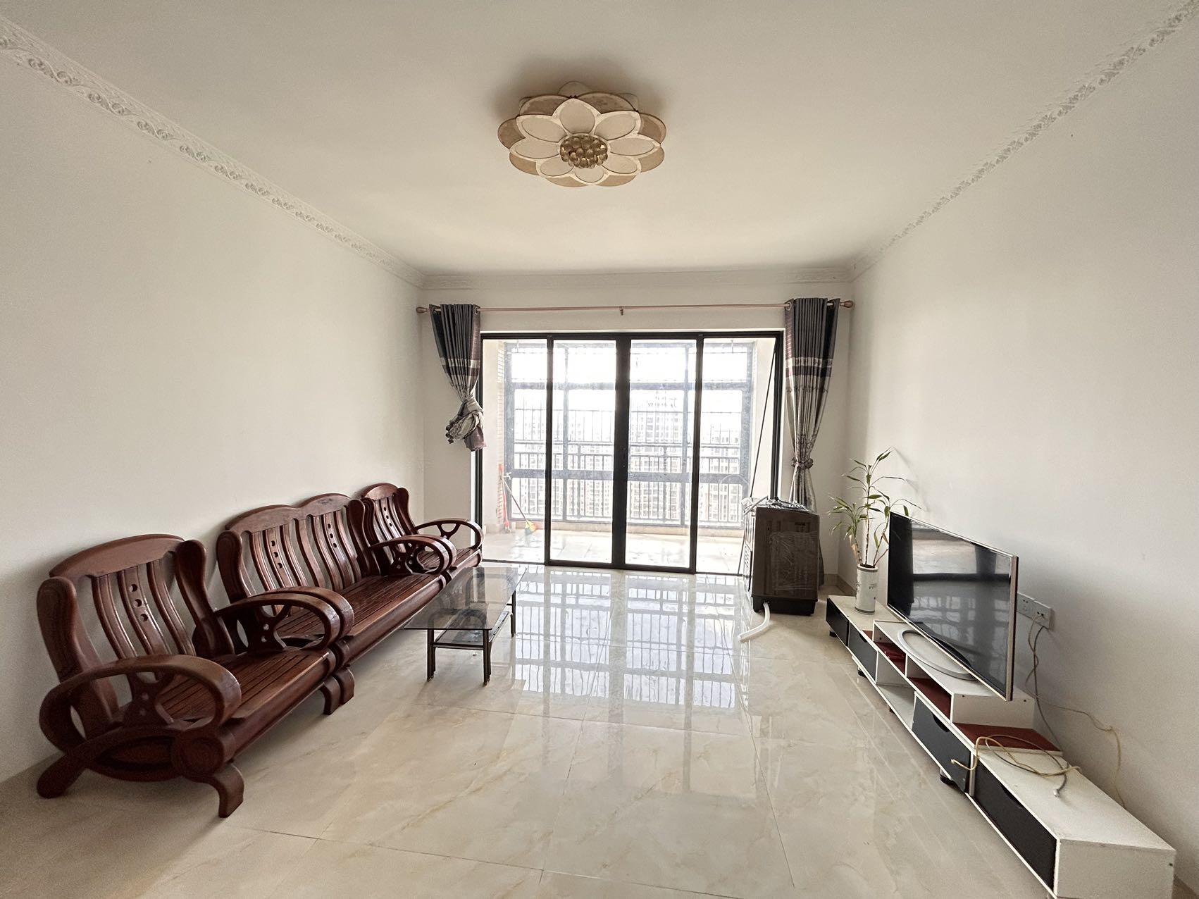 五源河公寓B区 3室2厅2卫 2500.0元/月 五源河公寓B区 3室2厅2卫 2500.0元/月室内图